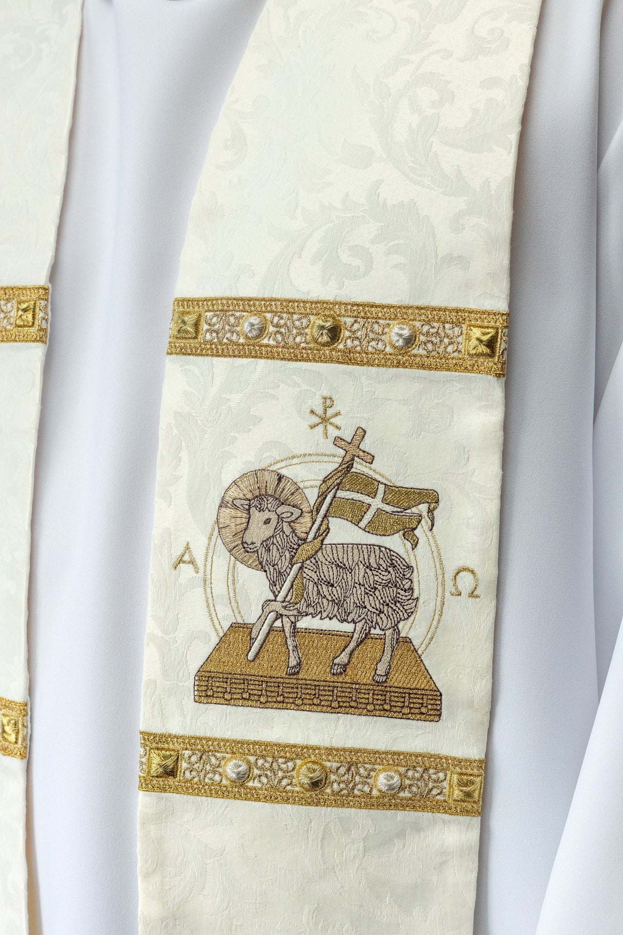 Stuła Liturgiczna Ecru z Haftem Baranka Wielkanocnego i IHS - alba.pl