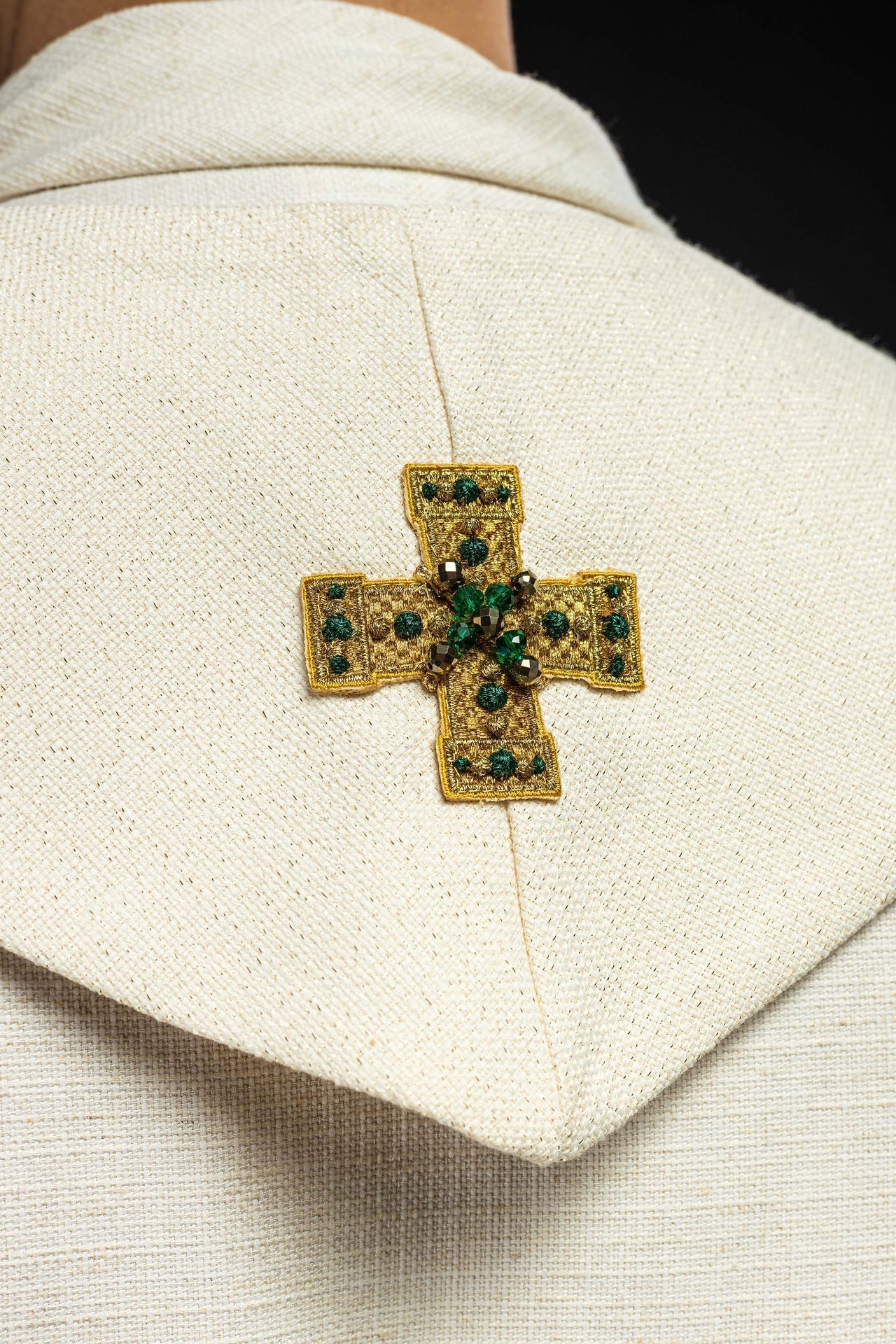 Stuła Liturgiczna Ręcznie Robiona z Kamieniami i Złotymi Taśmami - alba.pl
