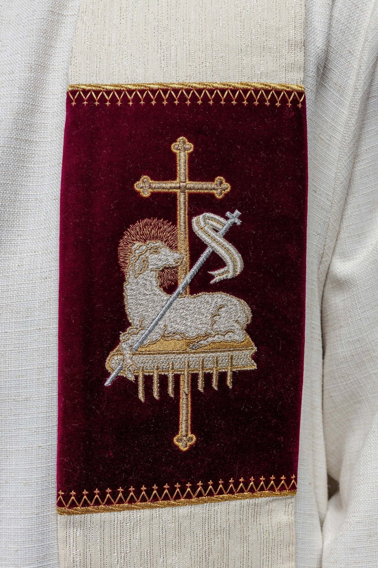 Stuła Liturgiczna z Haftem Baranka Bożego i JHS - alba.pl