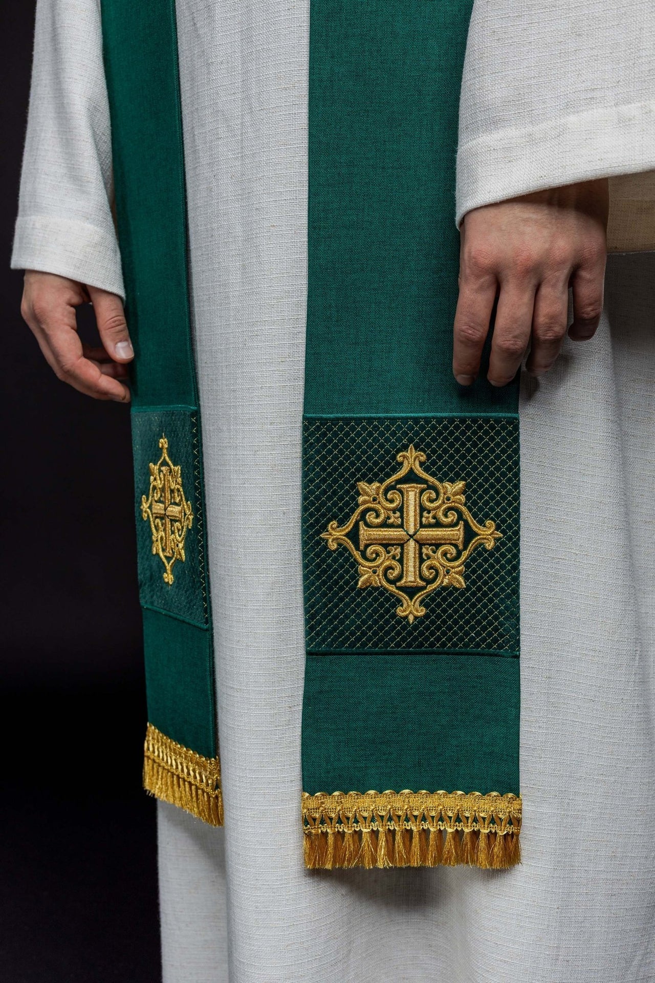 Stuła Liturgiczna Zielona Aksamitna z Haftowanym Krzyżem - alba.pl