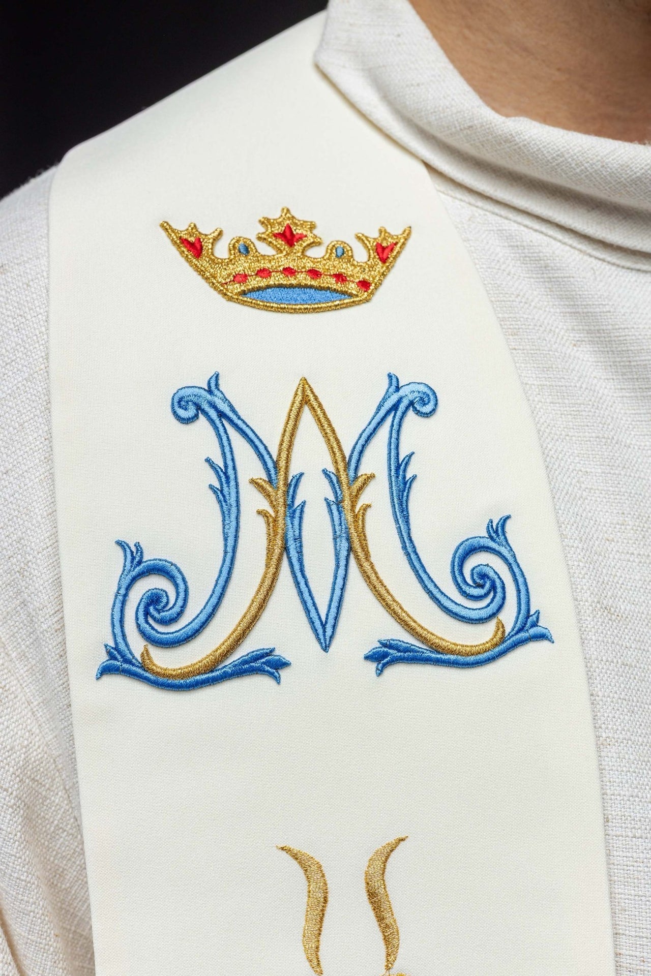 Stuła Maryjna Haftowana Ecru - Symbolika i Elegancja - alba.pl
