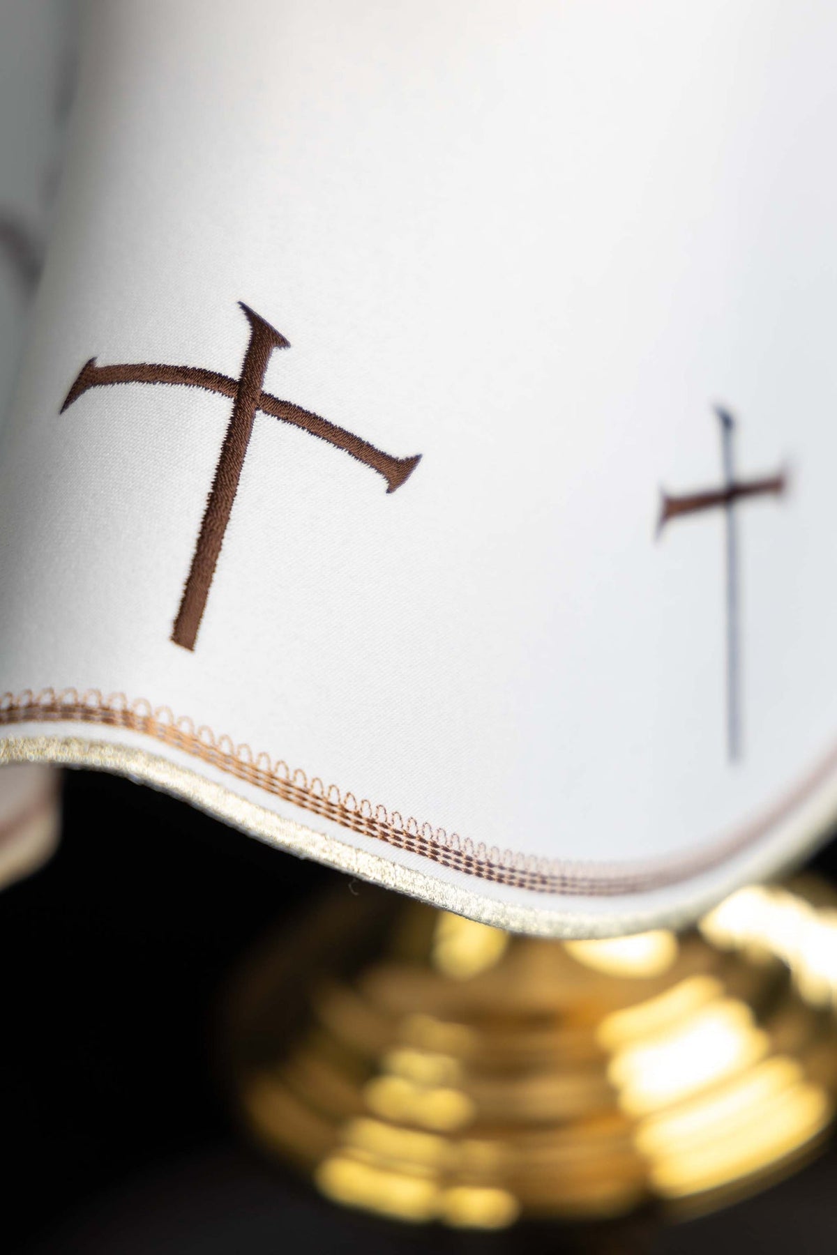 Welon na puszkę z haftem franciszkańskim i wycięciem – 45 cm - alba.pl