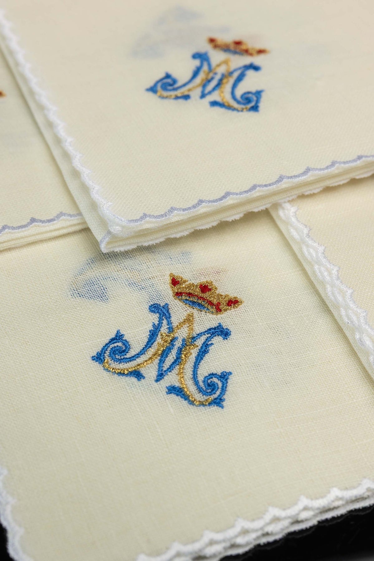 Zestaw 5 sztuk lnianego Korporału liturgicznego z haftem maryjnym - alba.pl