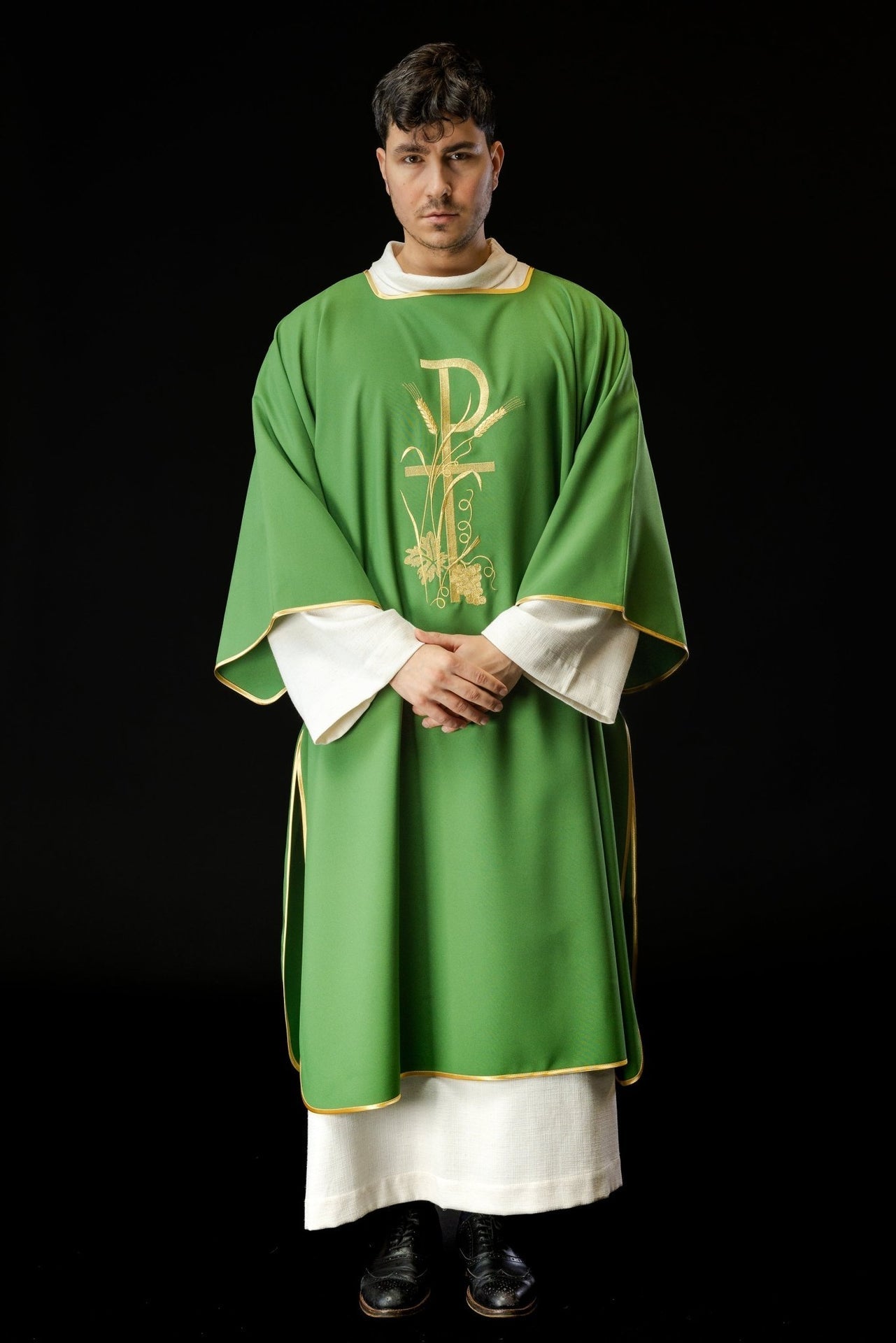 Zielona Dalmatyka Liturgiczna ze Złotym Haftem Krzyża Pax - alba.pl