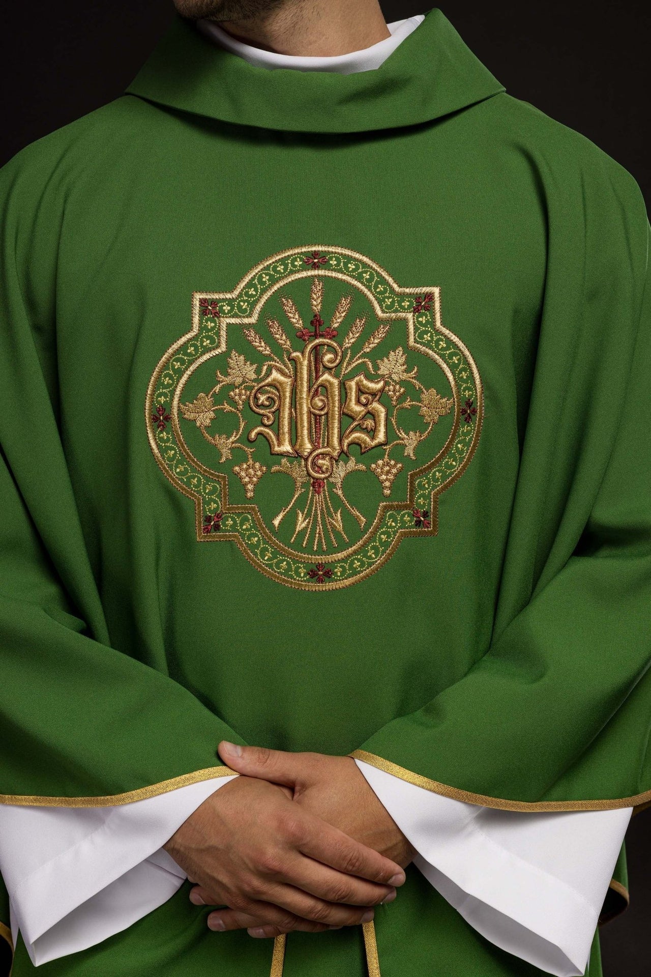 Zielony Ornat Haftowany IHS PAX - Elegancka Szata Liturgiczna - alba.pl