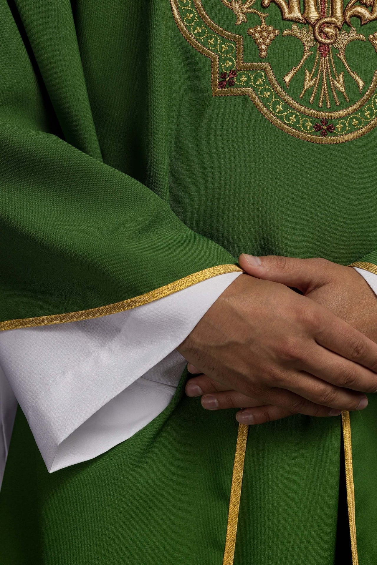 Zielony Ornat Haftowany IHS PAX - Elegancka Szata Liturgiczna - alba.pl