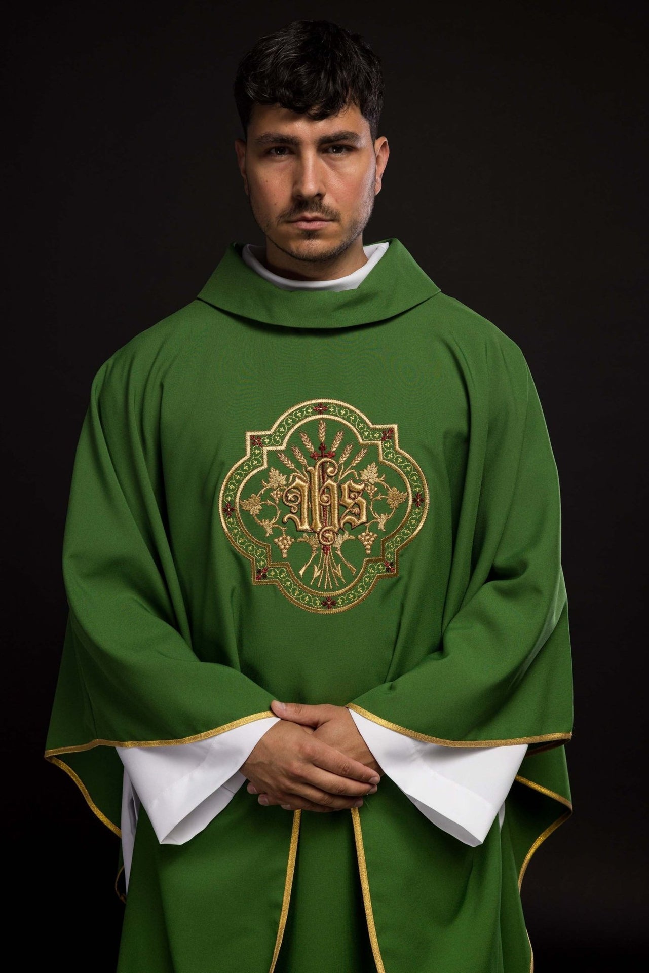 Zielony Ornat Haftowany IHS PAX - Elegancka Szata Liturgiczna - alba.pl