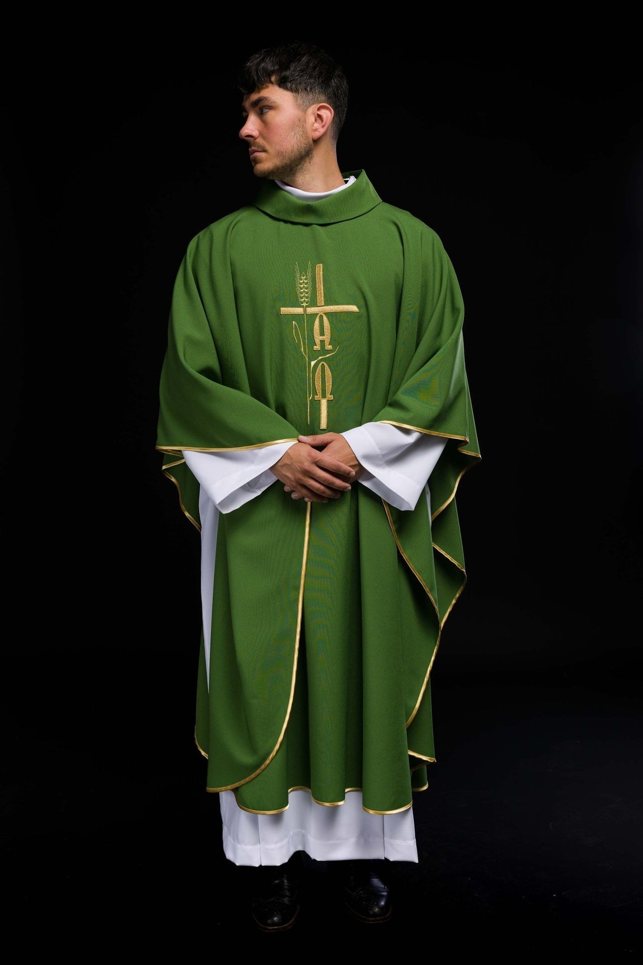 Zielony Ornat Liturgiczny z Haftem Alfa Omega i Złotą Lamówką - alba.pl