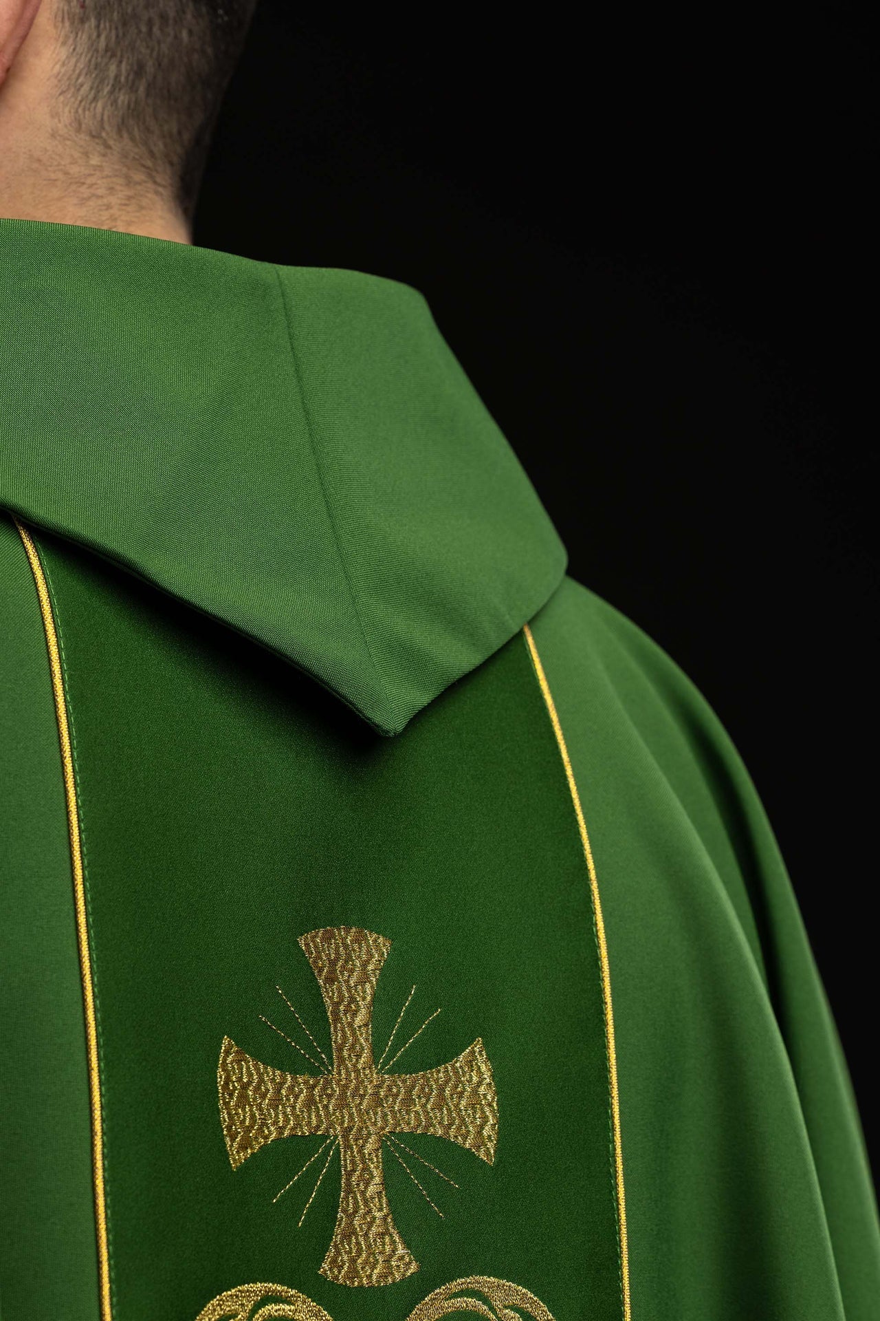 Zielony ornat liturgiczny z haftowanym pasem eucharystycznym - alba.pl