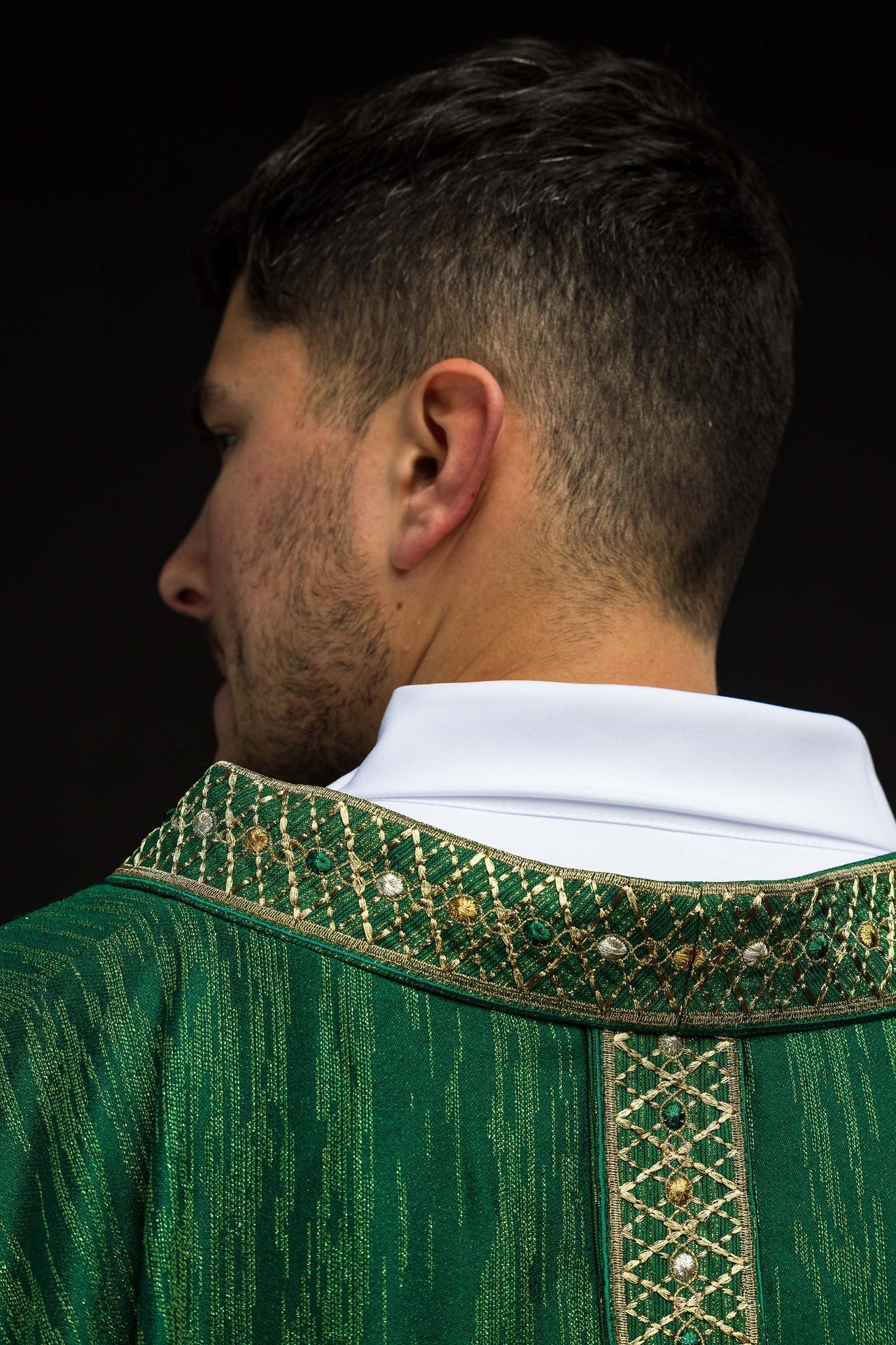 Zielony Ornat Liturgiczny z Haftowanym Pasem i Kołnierzem - alba.pl