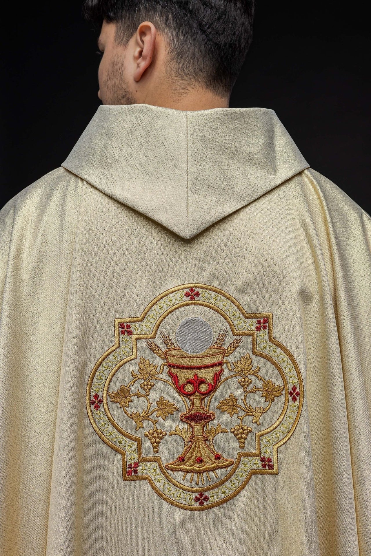Złoty Ornat Haftowany Serce Jezusa i Kielich Eucharystyczny - alba.pl