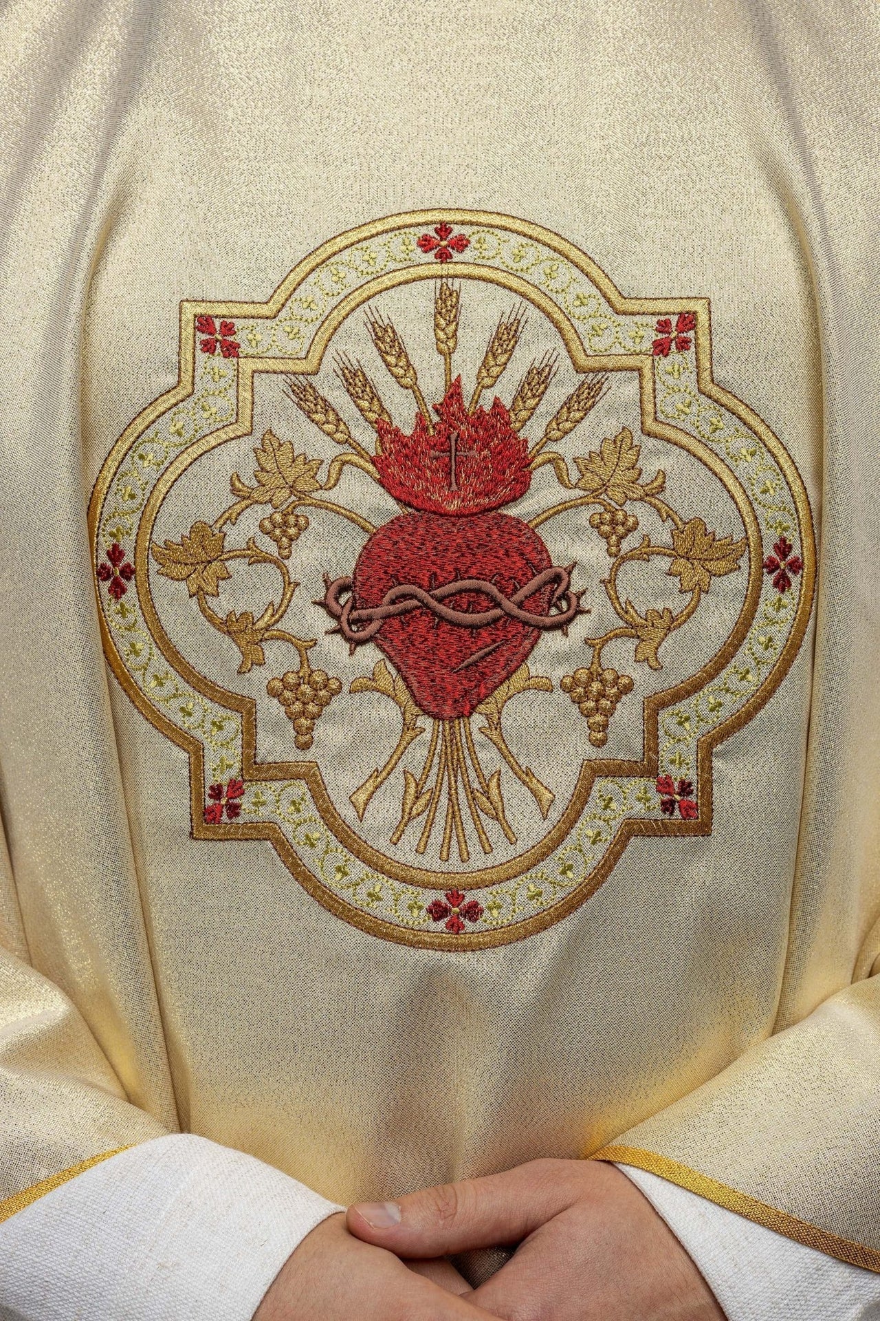 Złoty Ornat Haftowany Serce Jezusa i Kielich Eucharystyczny - alba.pl