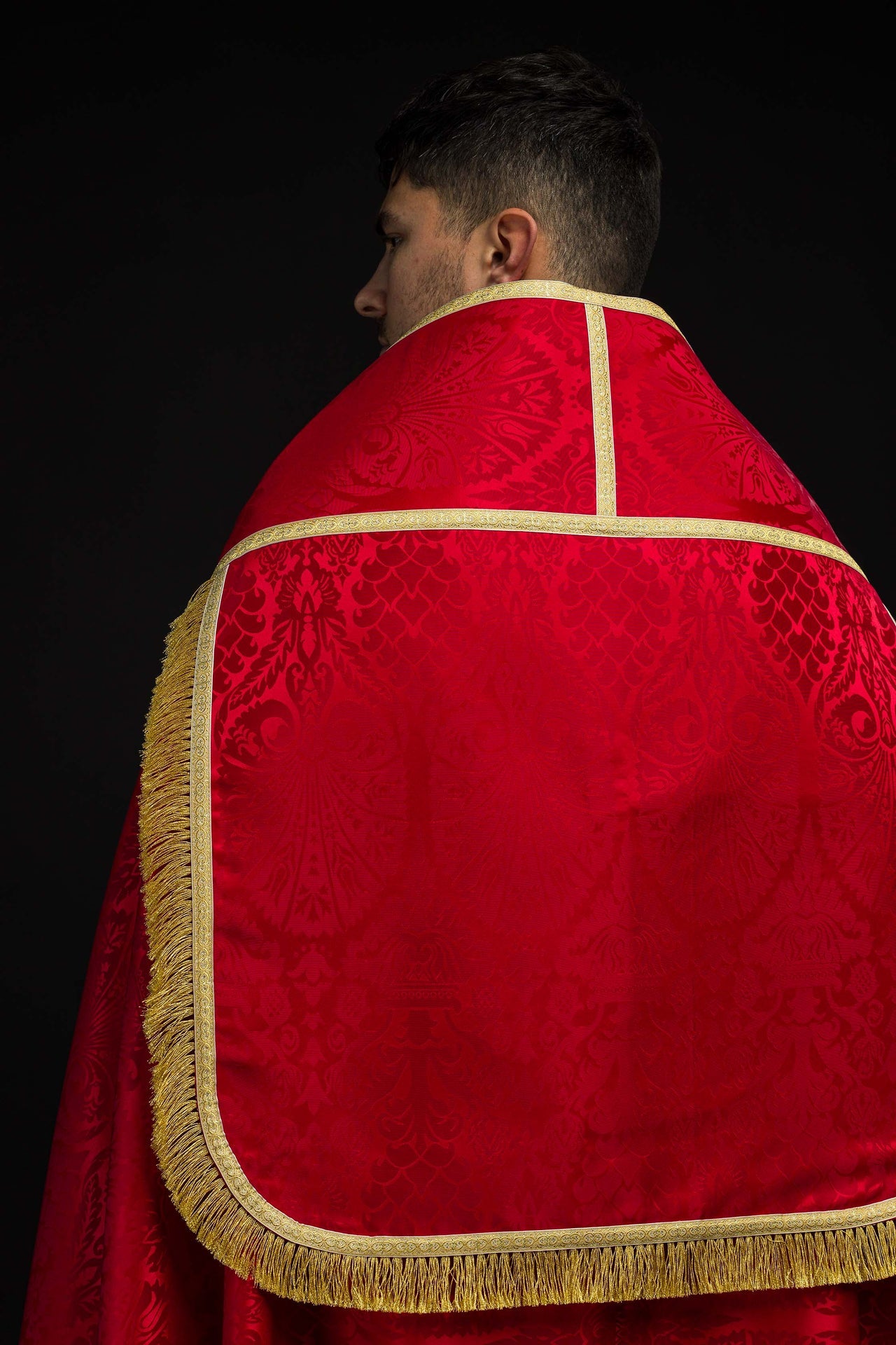 Żakardowa kapa rzymska gładka Czerwona - ORNATY.PL