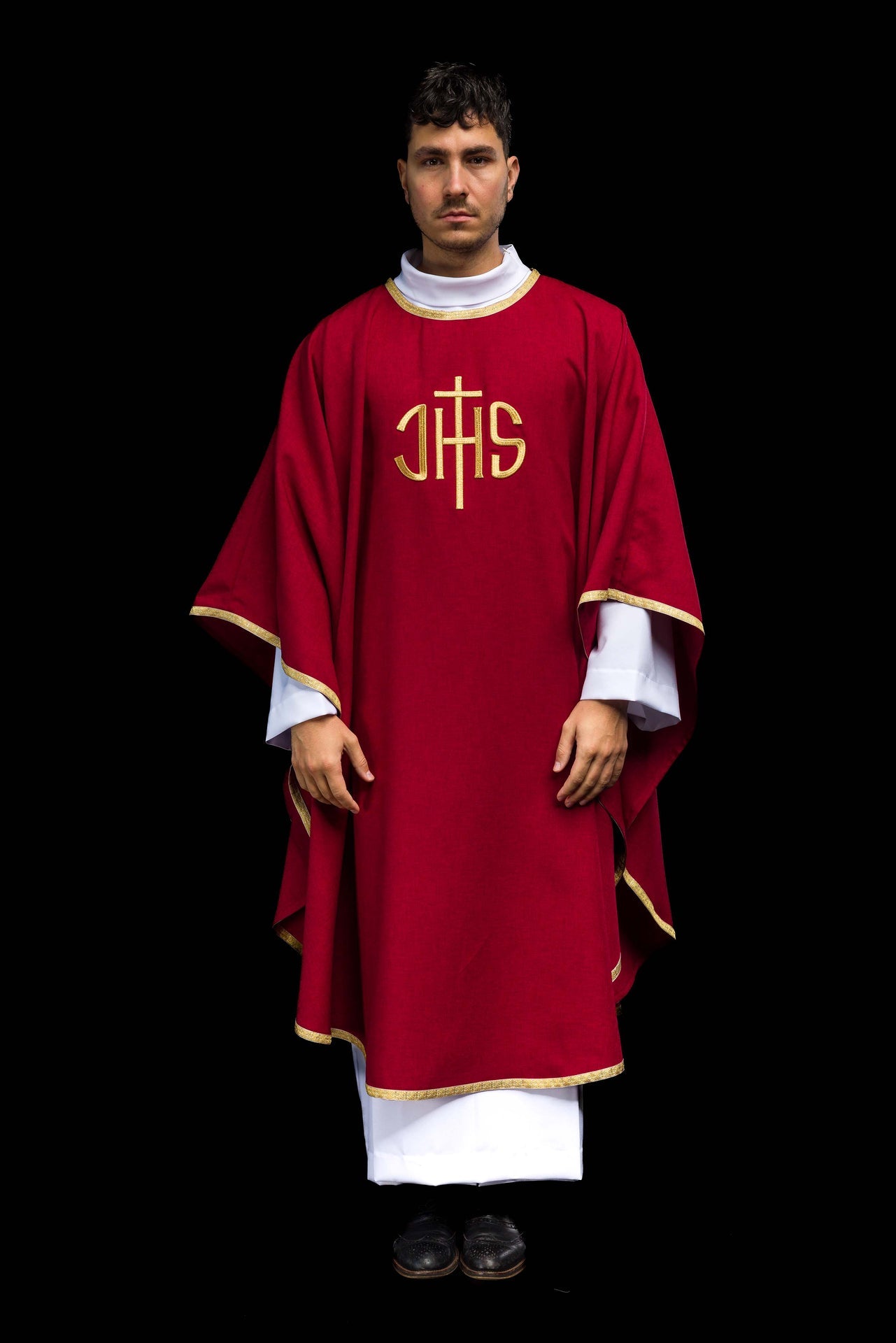 Czerwony ornat liturgiczny z złotym haftem IHS - ORNATY.PL