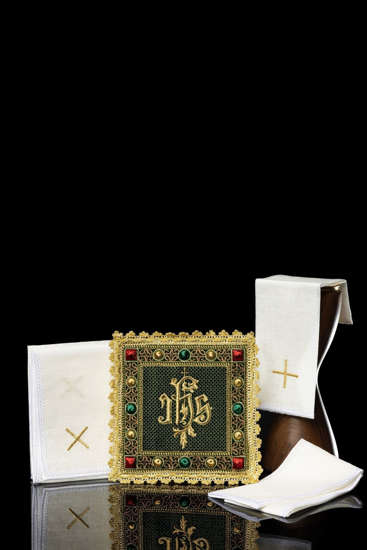 Aksamitny Komplet Kielichowy Zielony z Haftem IHS - Elegancja Liturgii - alba.pl