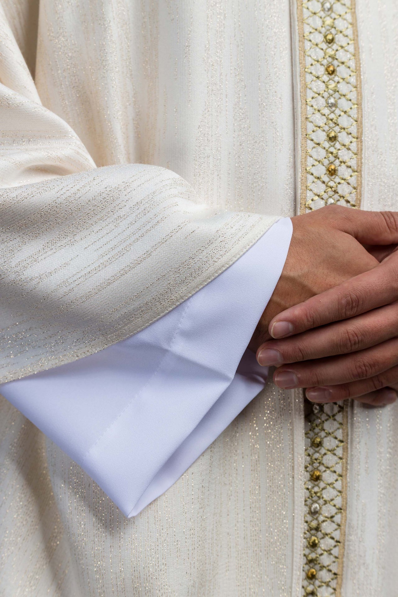 Biały Ornat Liturgiczny z Haftowanym Pasem i Kołnierzem - alba.pl