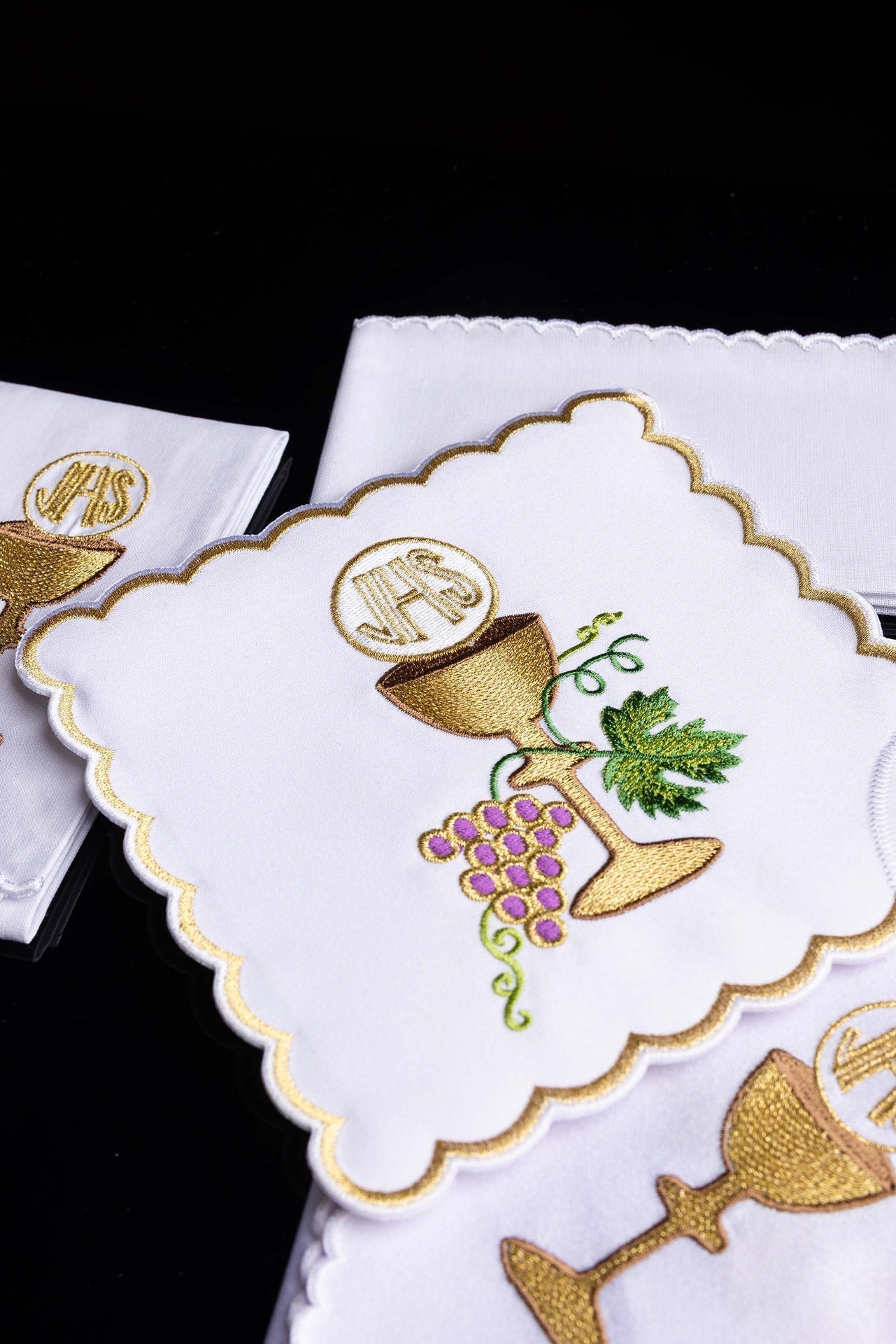 Bielizna Kielichowa Haftowana Złotem - Komplet z Motywem Eucharystycznym - alba.pl