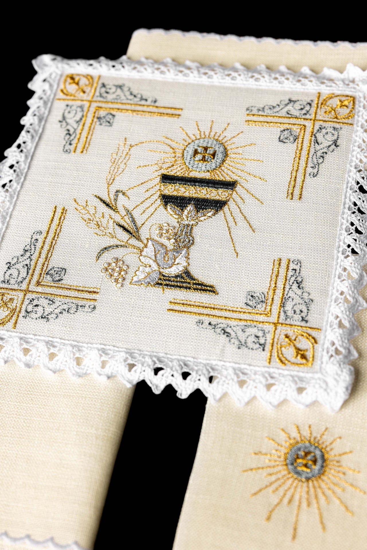 Bielizna Kielichowa Lniana Haftowana Kielich - Komplet Eucharystyczny - alba.pl