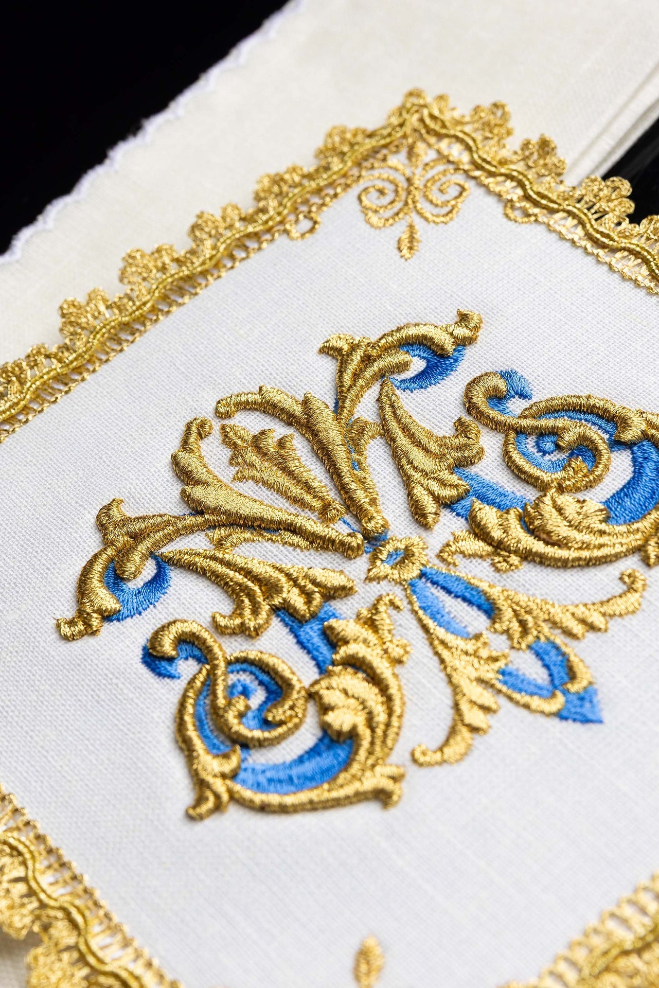 Bielizna Kielichowa Lniana Złoty Symbol Maryjny Haftowana Ręcznie - alba.pl