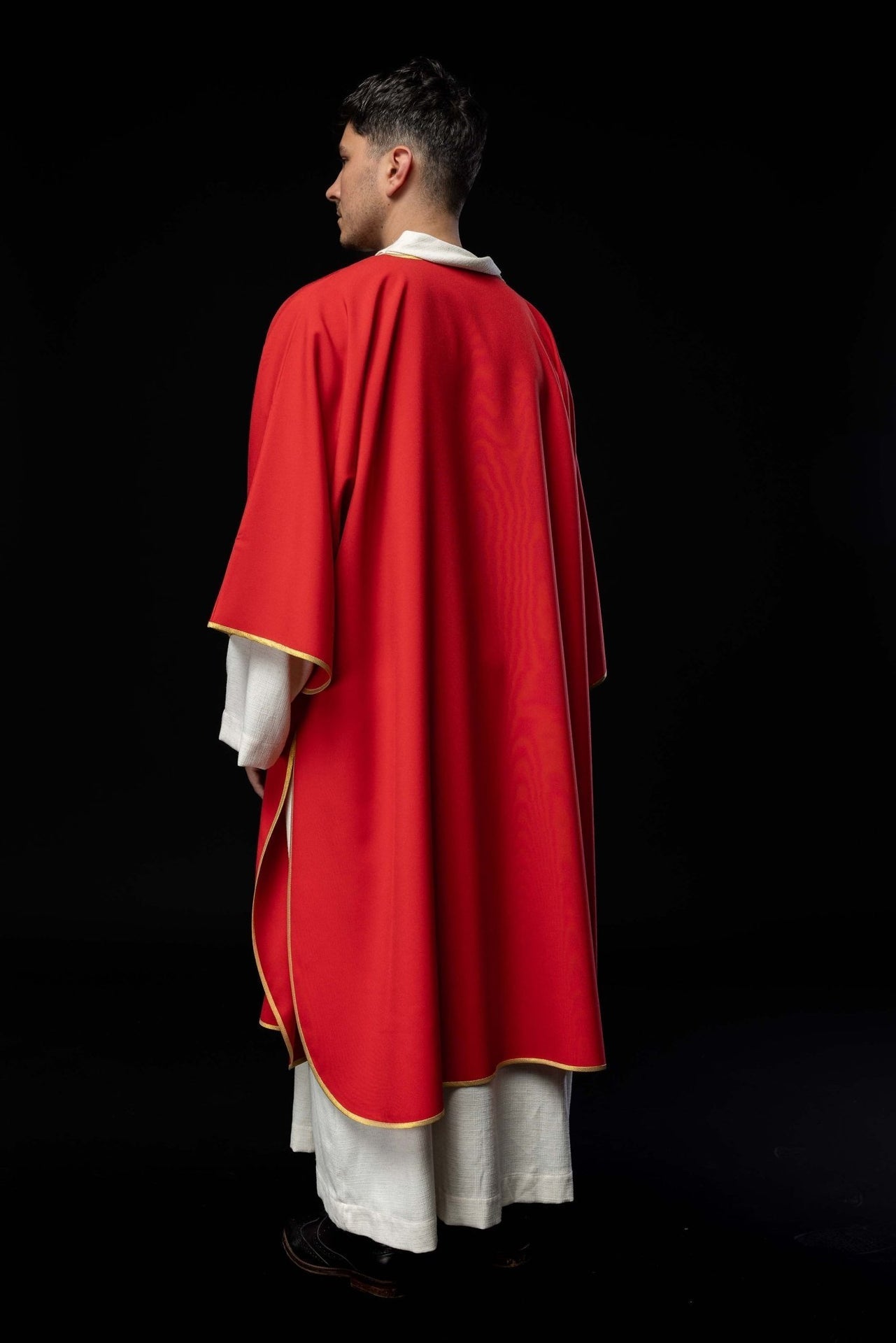 Dalmatyka Czerwona Gładka ze Złotą Lamówką - Liturgiczna Elegancja - alba.pl