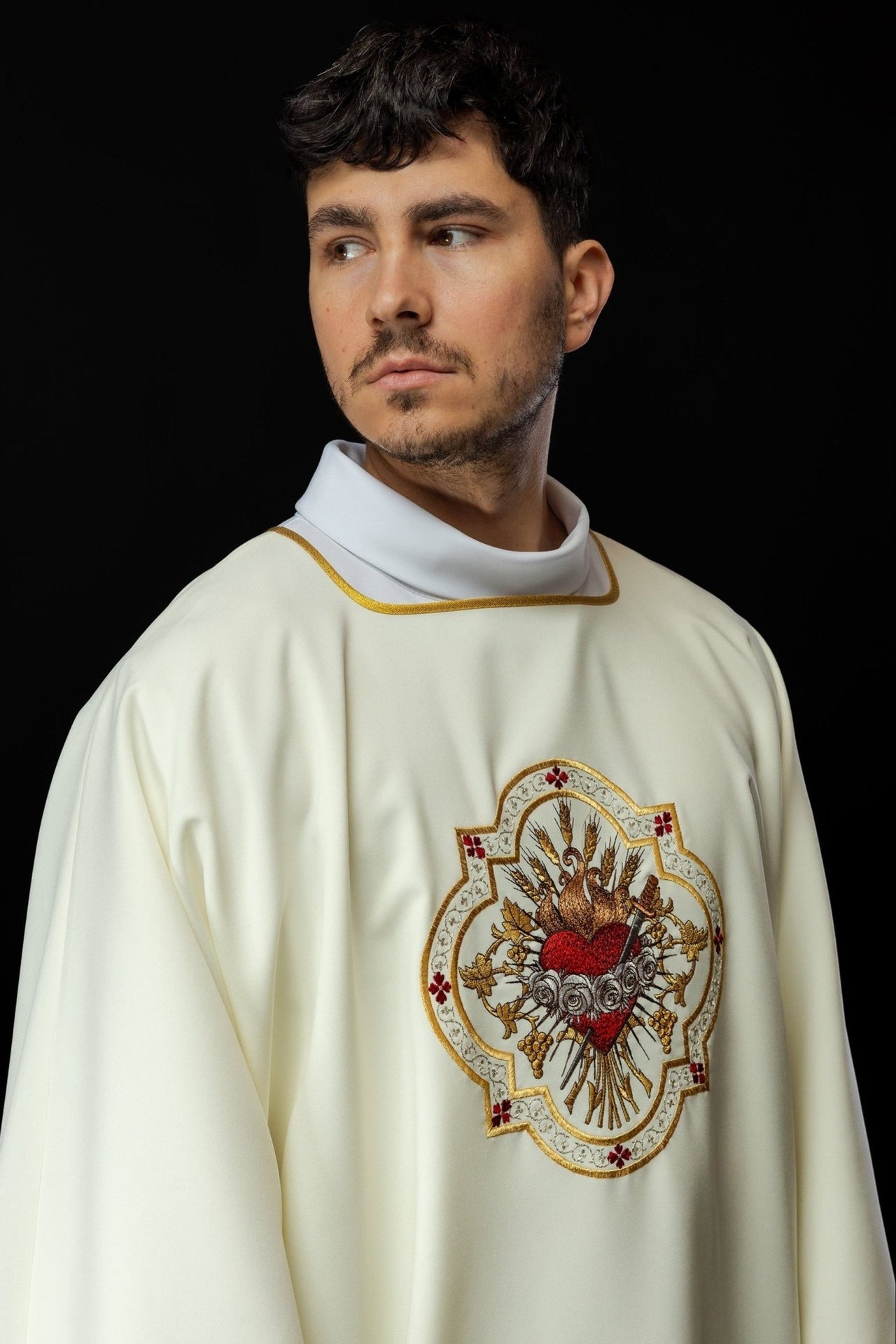 Dalmatyka Ecru z Haftem Serca Maryi Złoto-Bordowym - alba.pl
