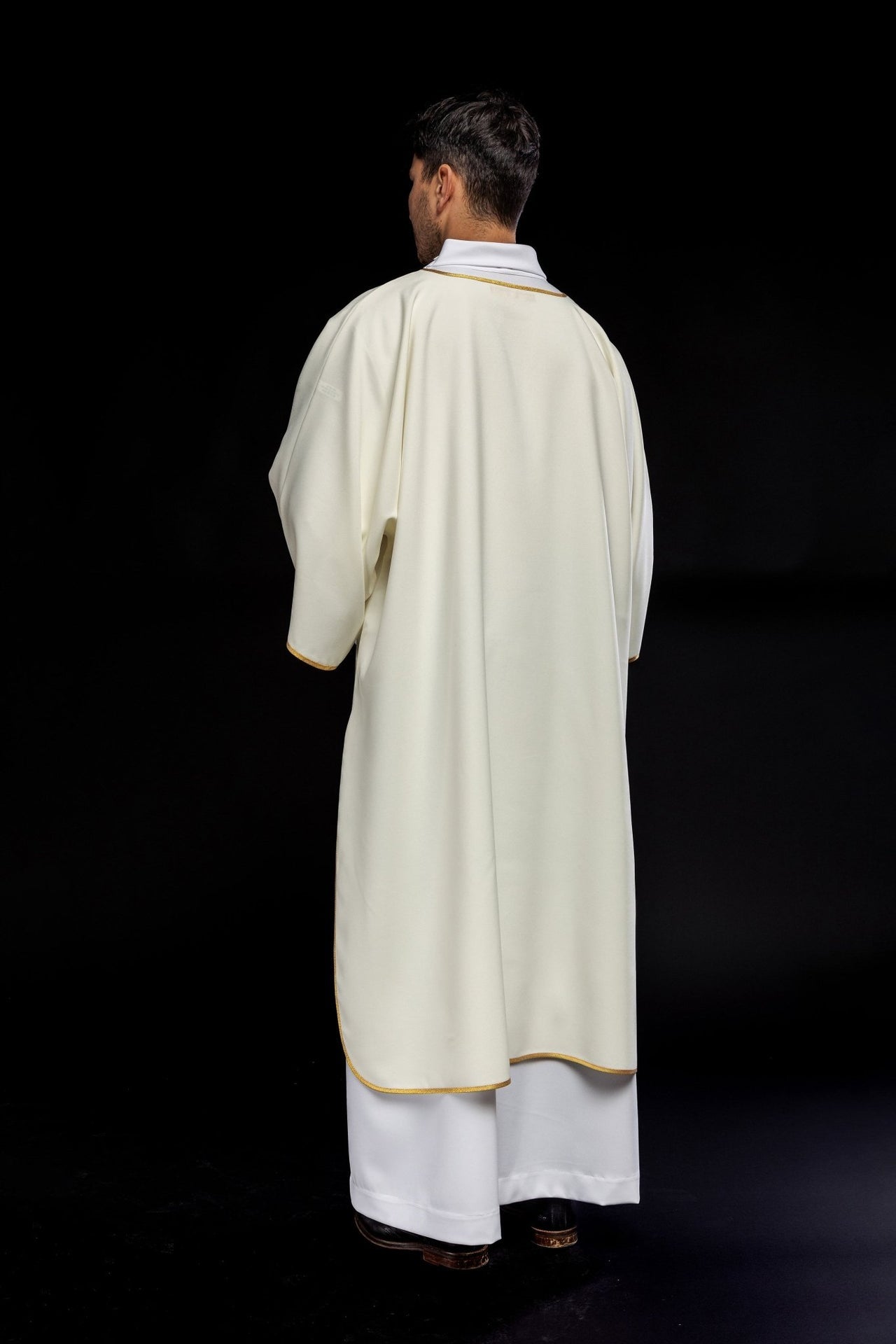 Dalmatyka Gładka Ecru Z Lamówką Złotą - Elegancka Szata Liturgiczna - alba.pl