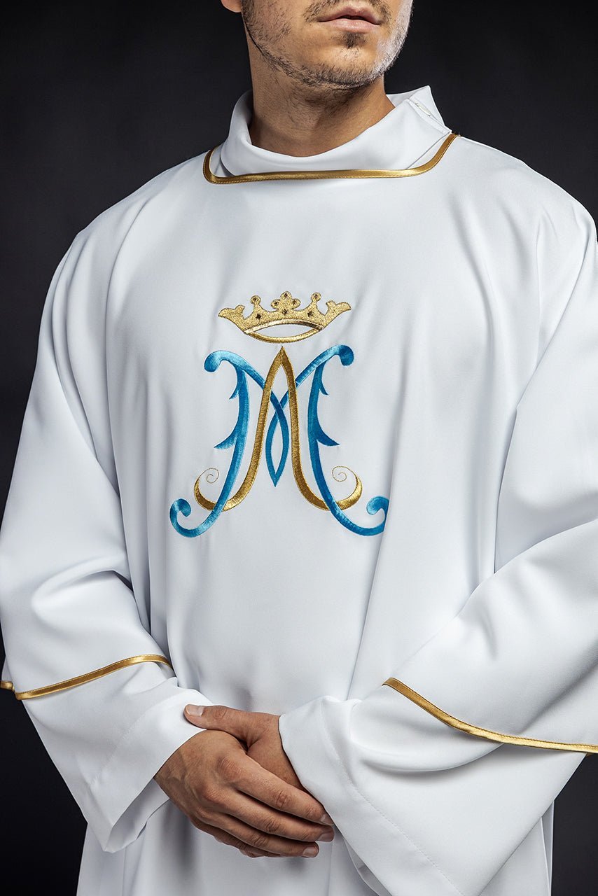 Dalmatyka Liturgiczna Biała z Haftem Maryjnym Złotym - alba.pl