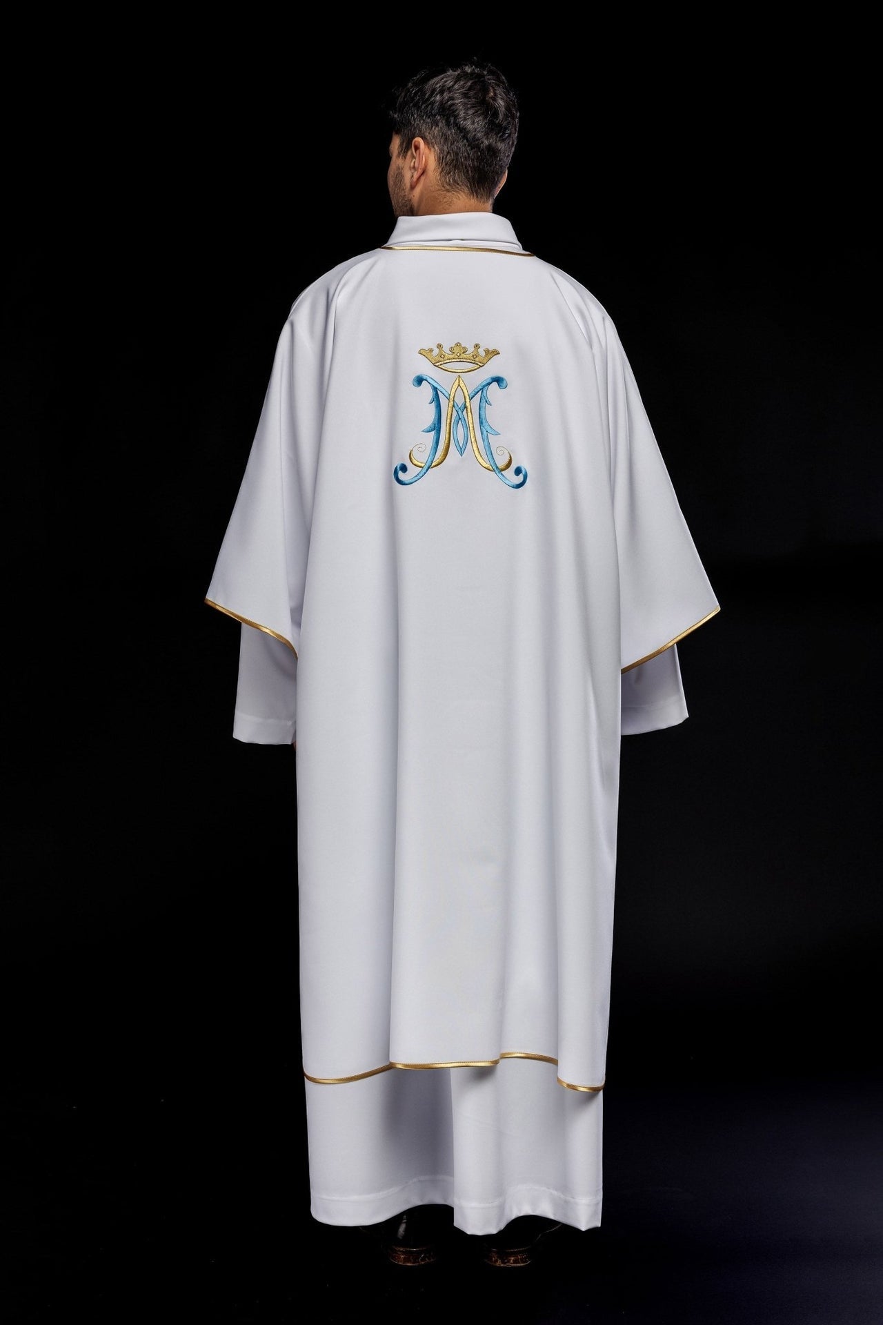 Dalmatyka Liturgiczna Biała z Haftem Maryjnym Złotym - alba.pl