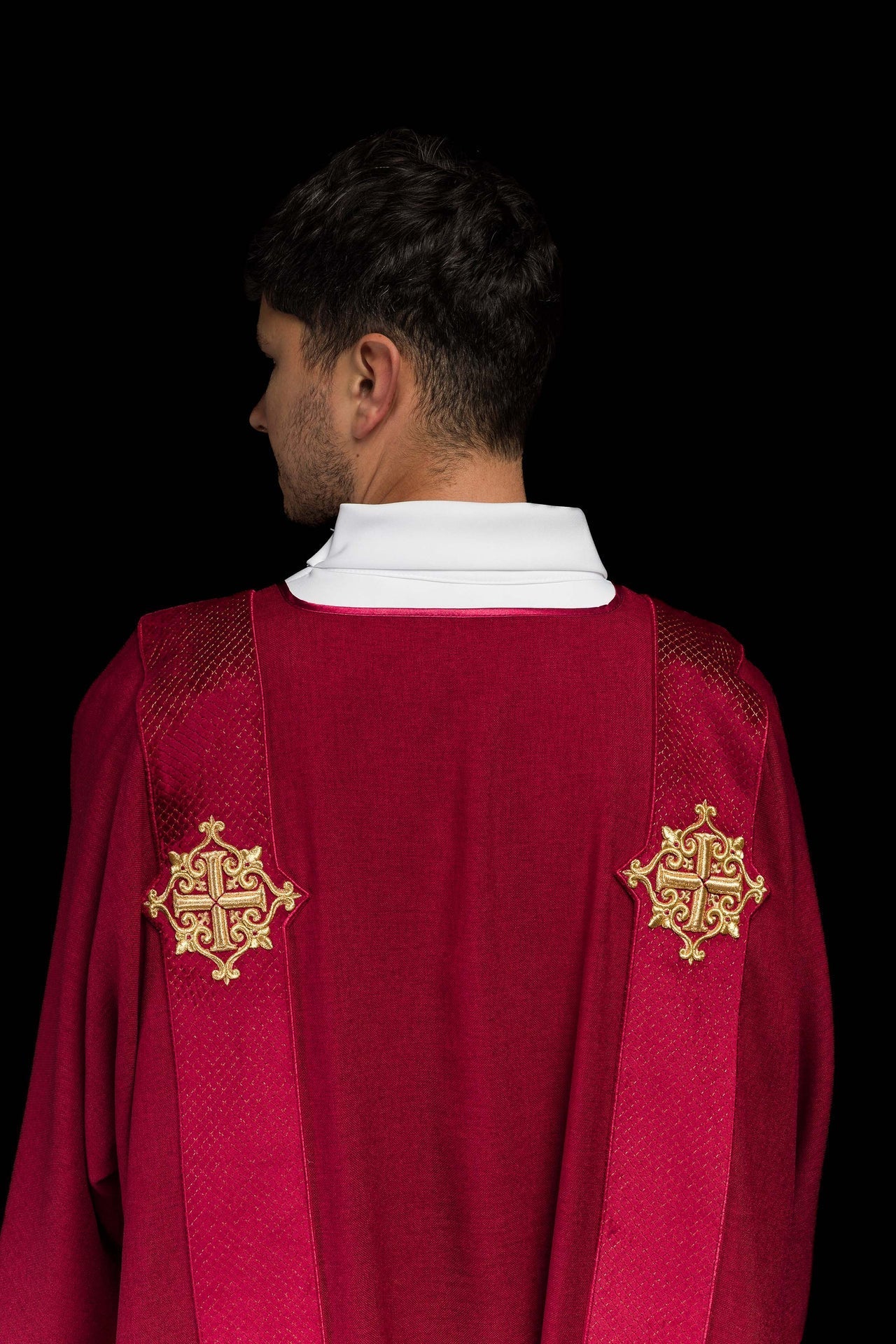 Dalmatyka Liturgiczna Czerwona z Aksamitu i Symbolami Krzyża - alba.pl