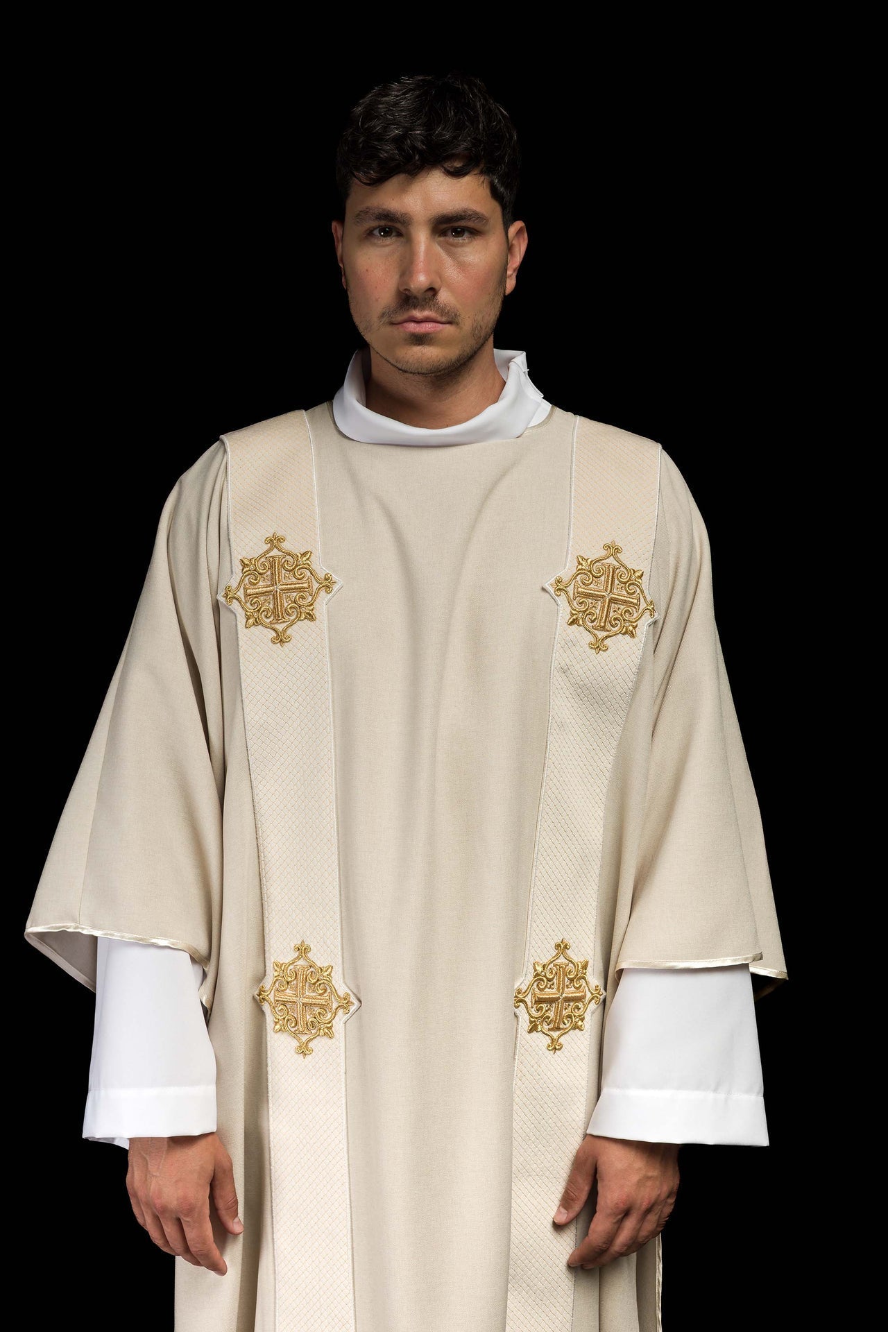 Dalmatyka Liturgiczna Ecru z Aksamitu - Krzyż na Pasach - alba.pl