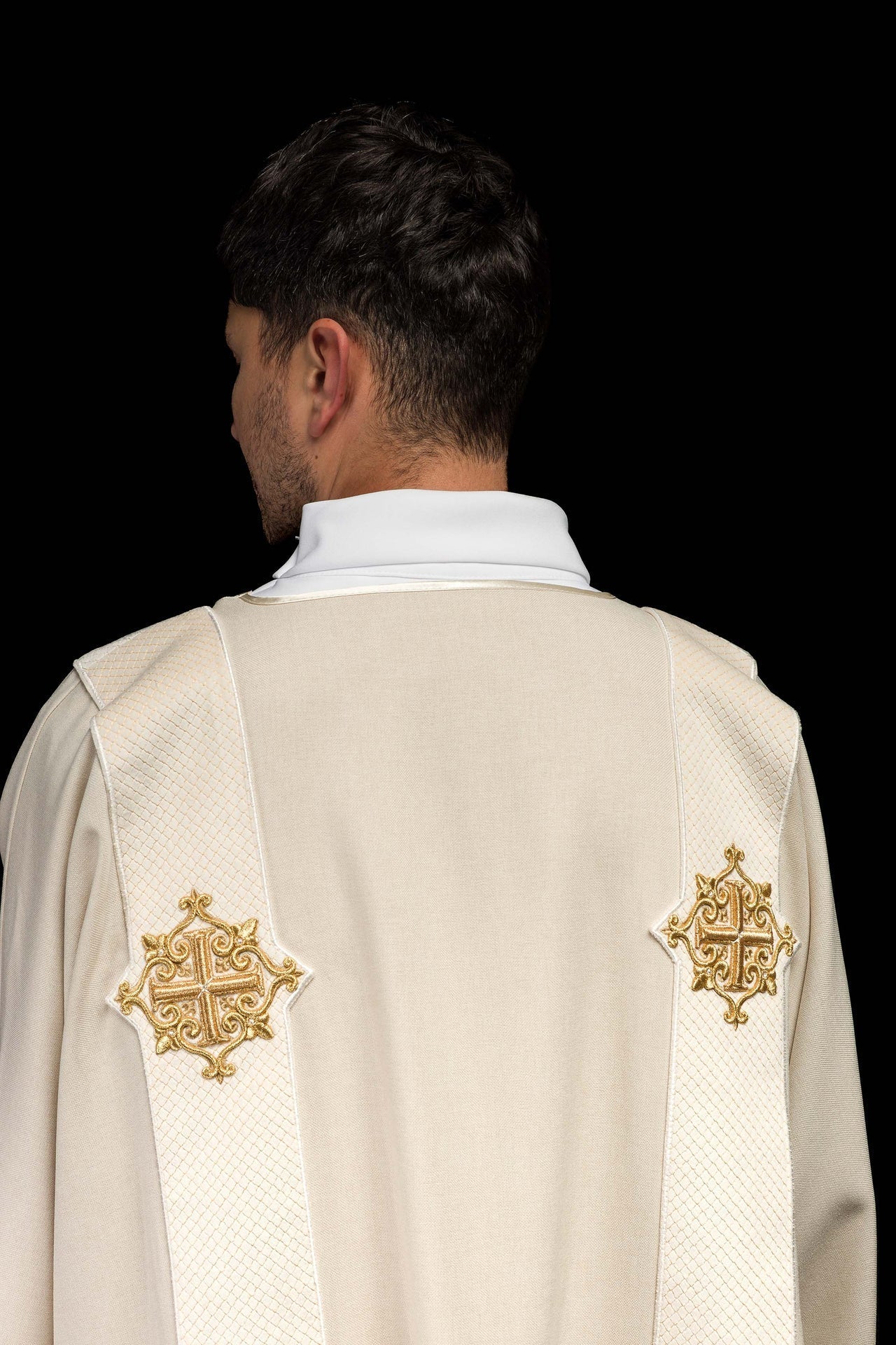 Dalmatyka Liturgiczna Ecru z Aksamitu - Krzyż na Pasach - alba.pl