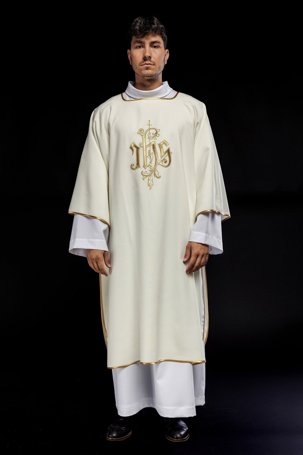 Dalmatyka Liturgiczna Ecru z Haftem IHS - Komplet ze Stułą - alba.pl