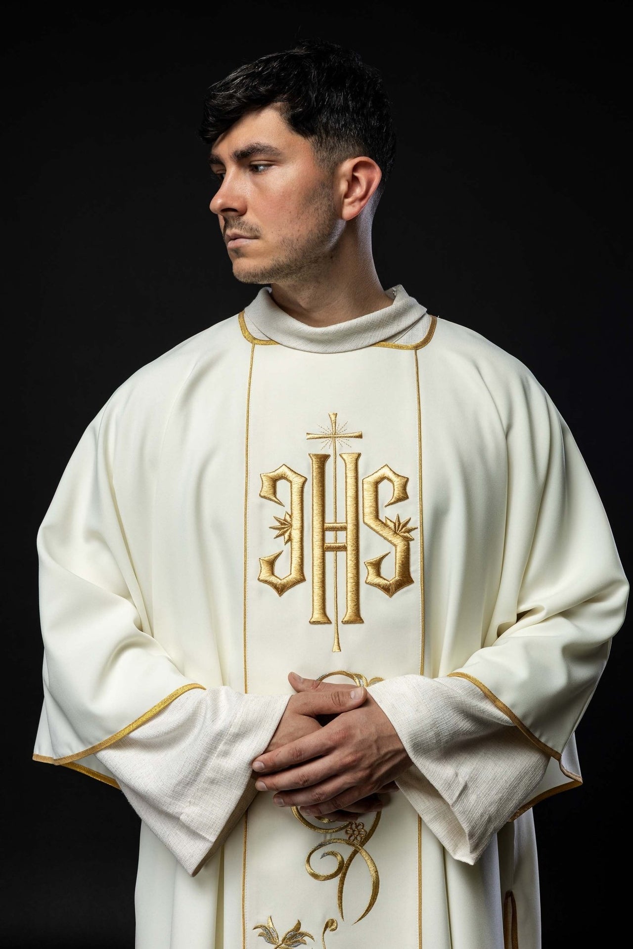 Dalmatyka Liturgiczna Ecru z Haftowanym Pasem IHS - Polski Produkt - alba.pl