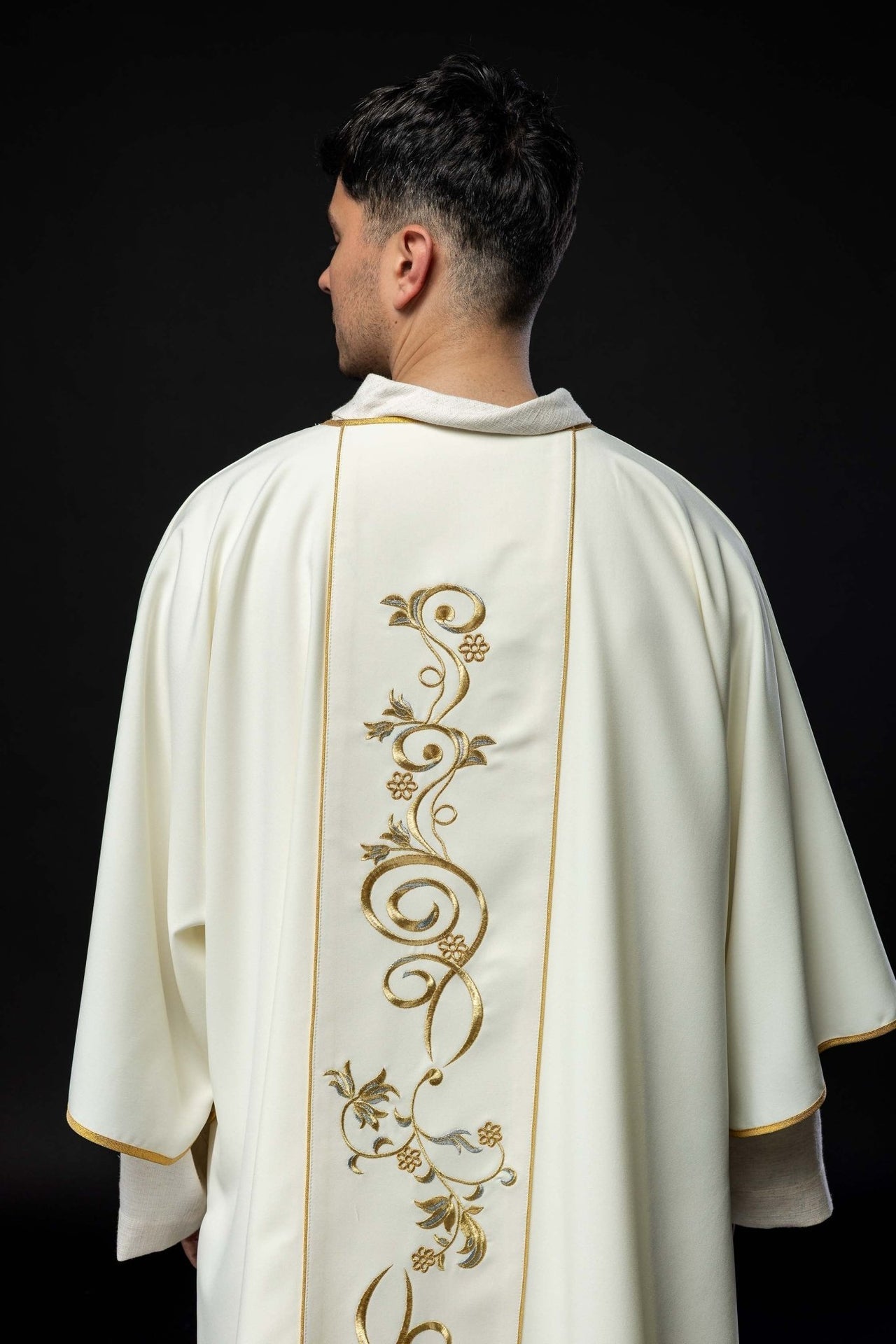 Dalmatyka Liturgiczna Ecru z Haftowanym Pasem IHS - Polski Produkt - alba.pl