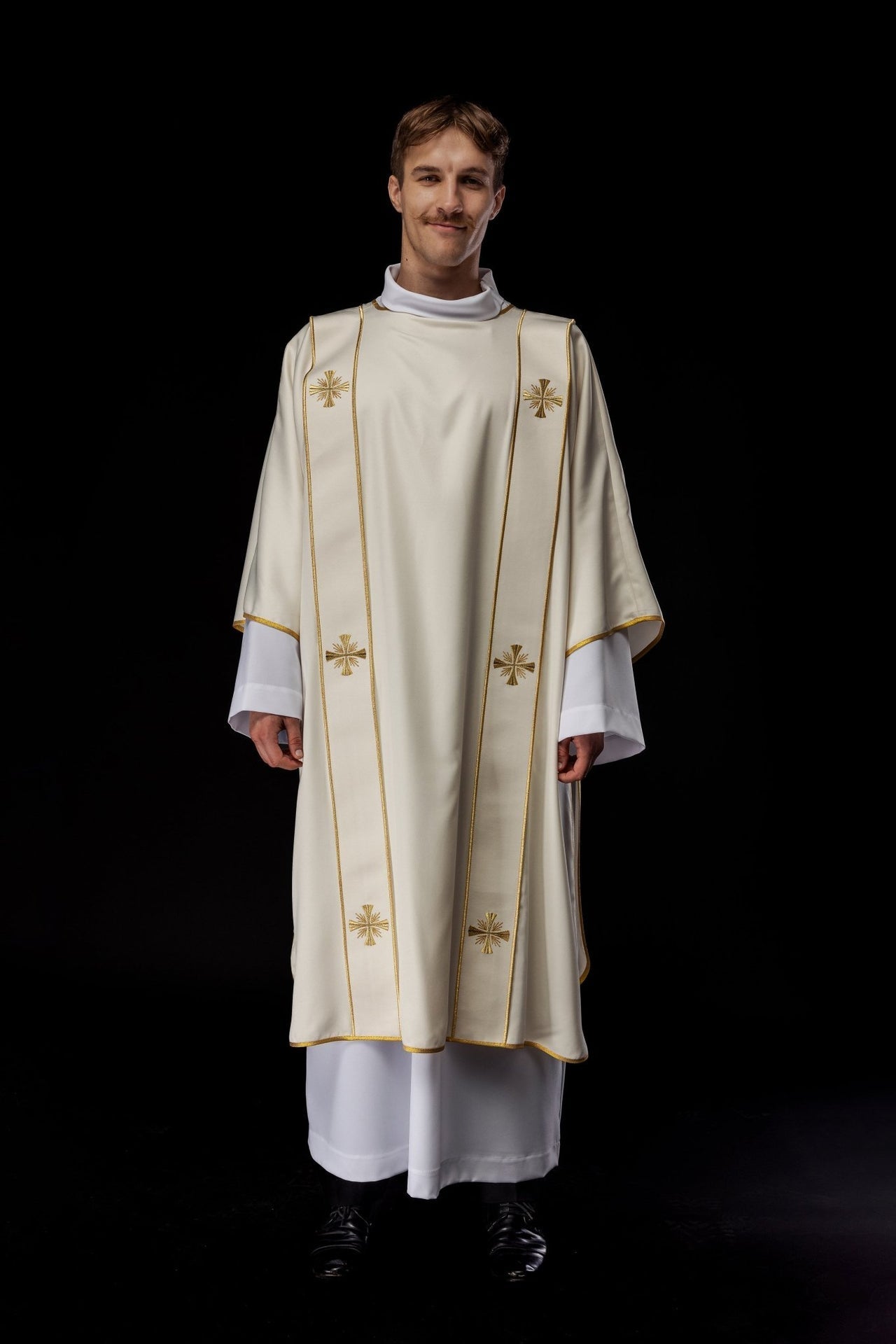 Dalmatyka Liturgiczna Ecru z Pasami i Złotym Krzyżem - alba.pl