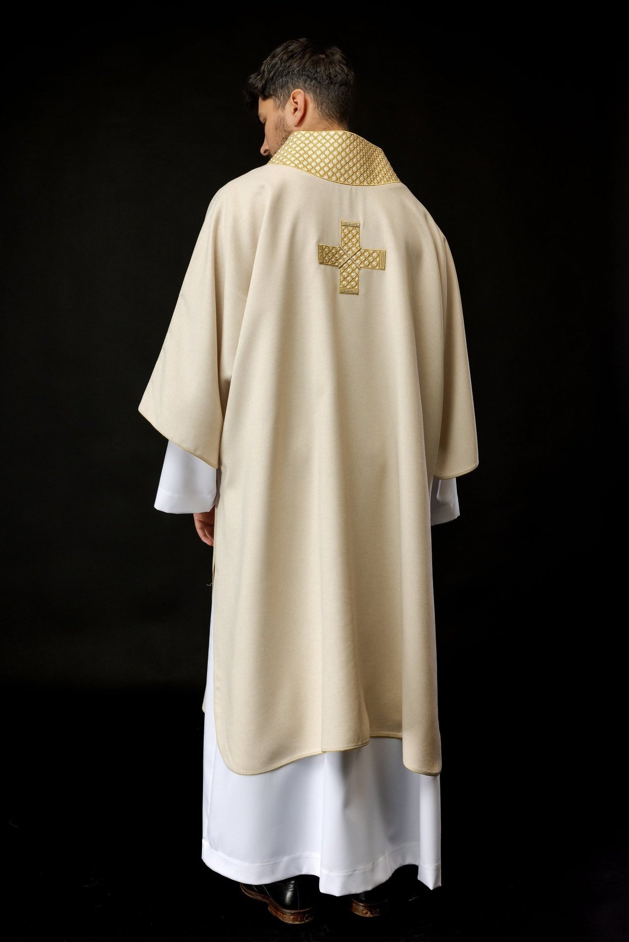 Dalmatyka Liturgiczna Ecru ze Złotymi Krzyżami i Stułą - alba.pl