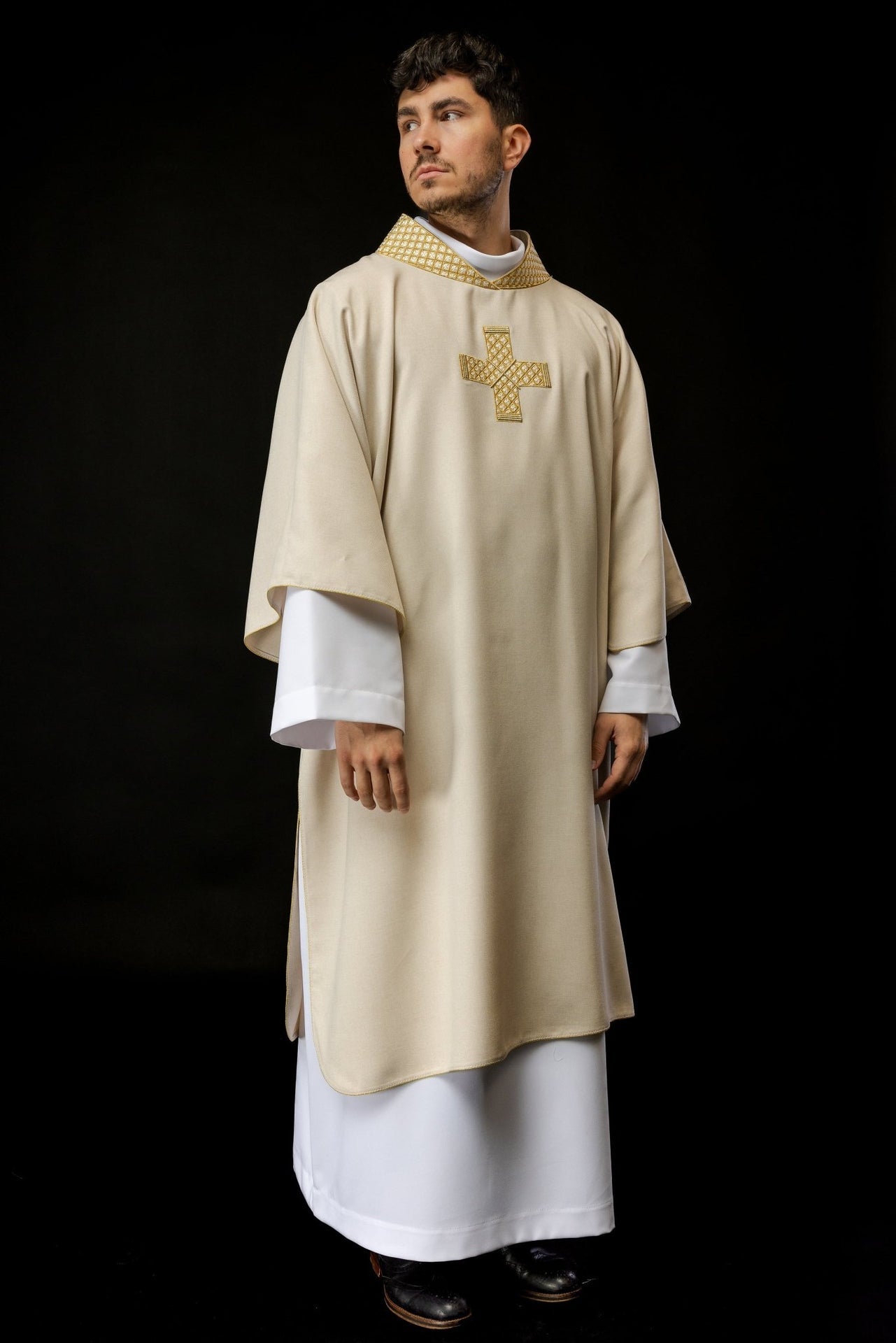 Dalmatyka Liturgiczna Ecru ze Złotymi Krzyżami i Stułą - alba.pl