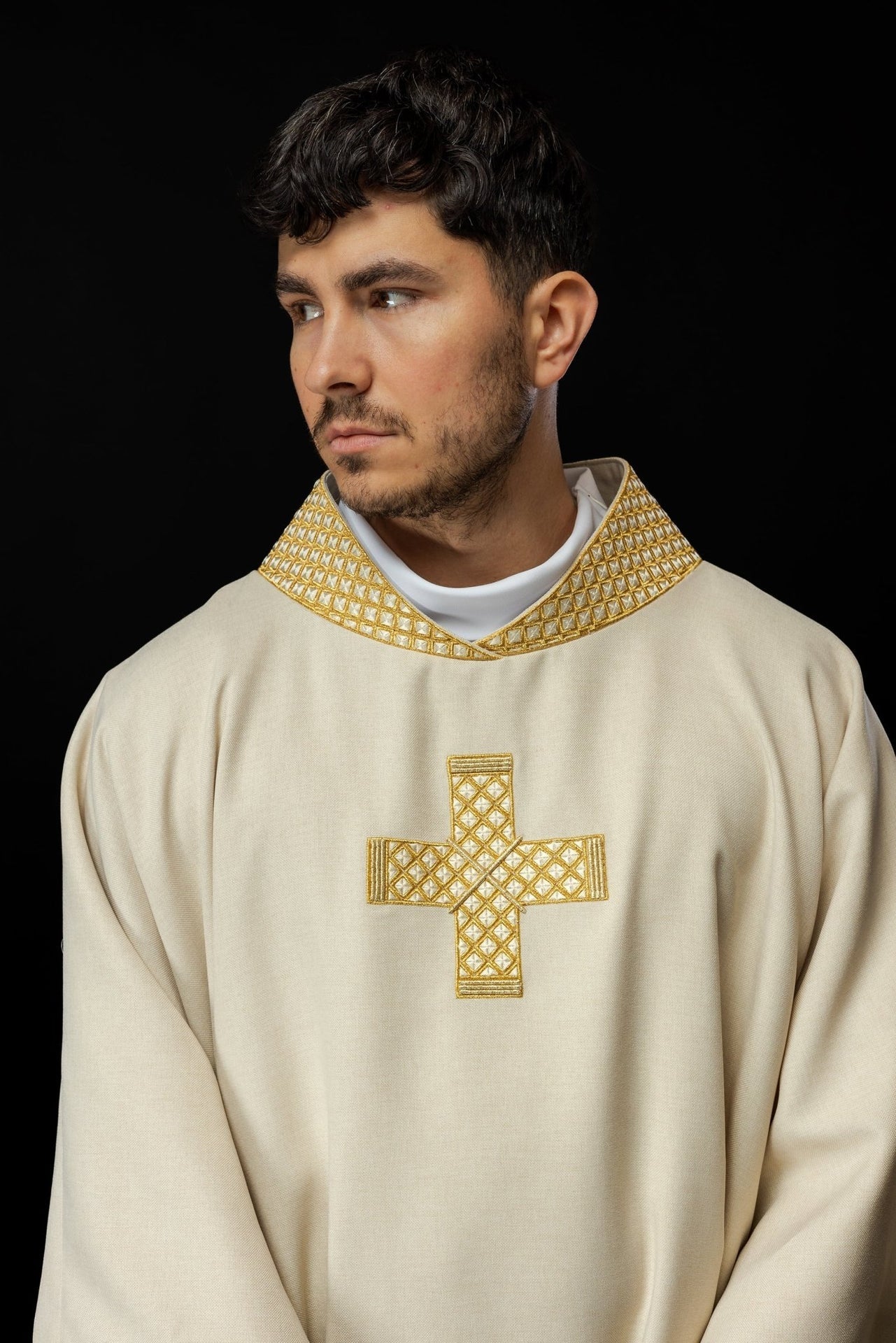 Dalmatyka Liturgiczna Ecru ze Złotymi Krzyżami i Stułą - alba.pl