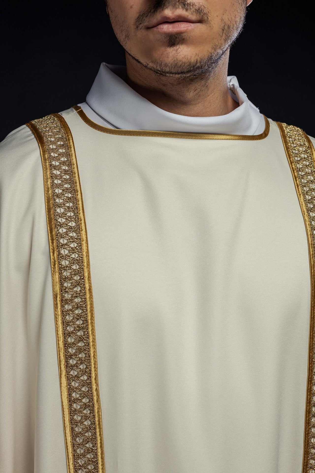 Dalmatyka Liturgiczna Ecru Złote Pasy - Elegancka Szata Diakońska - alba.pl