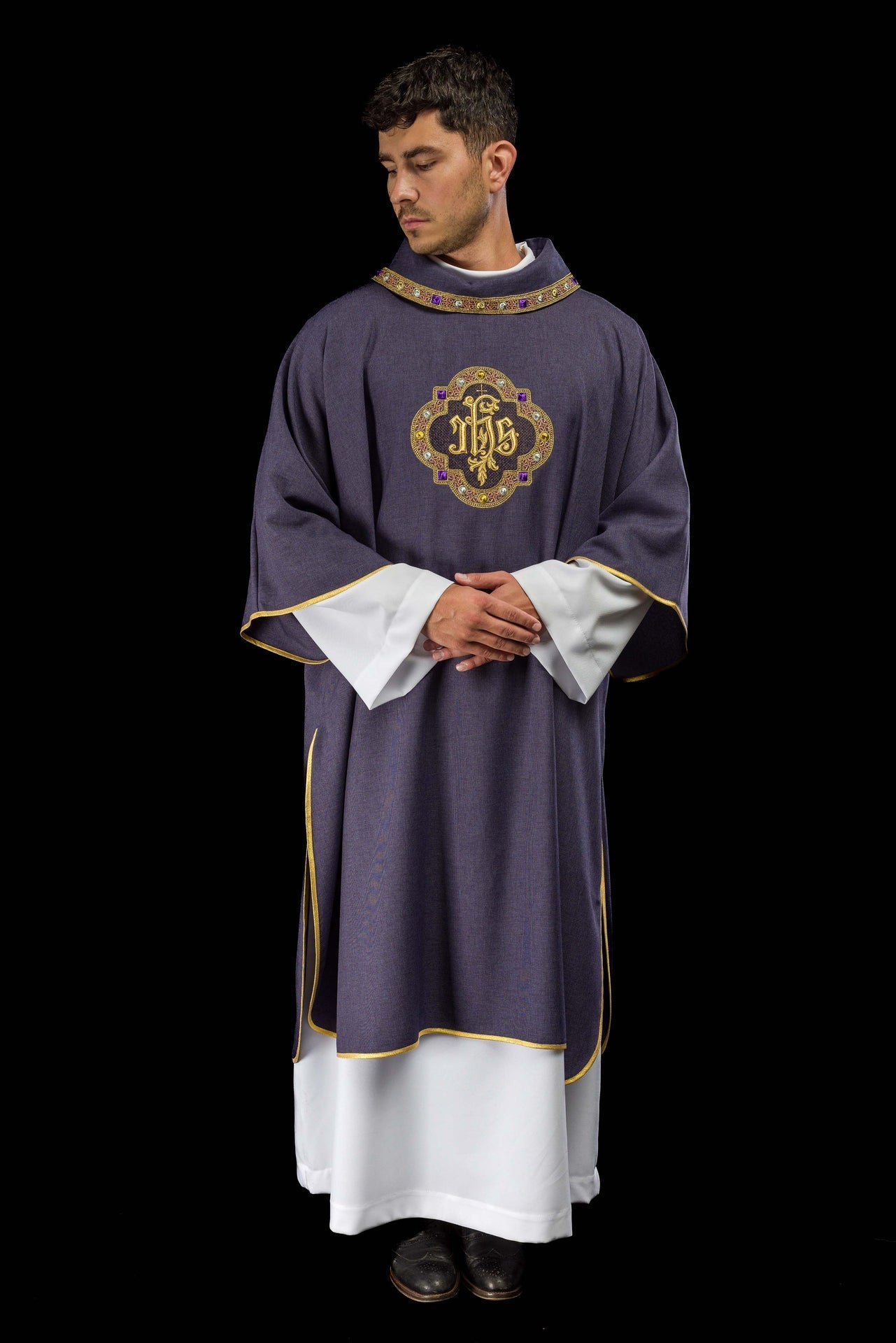 Dalmatyka Liturgiczna Fioletowa IHS - Haftowana Lamówka i Stuła - alba.pl