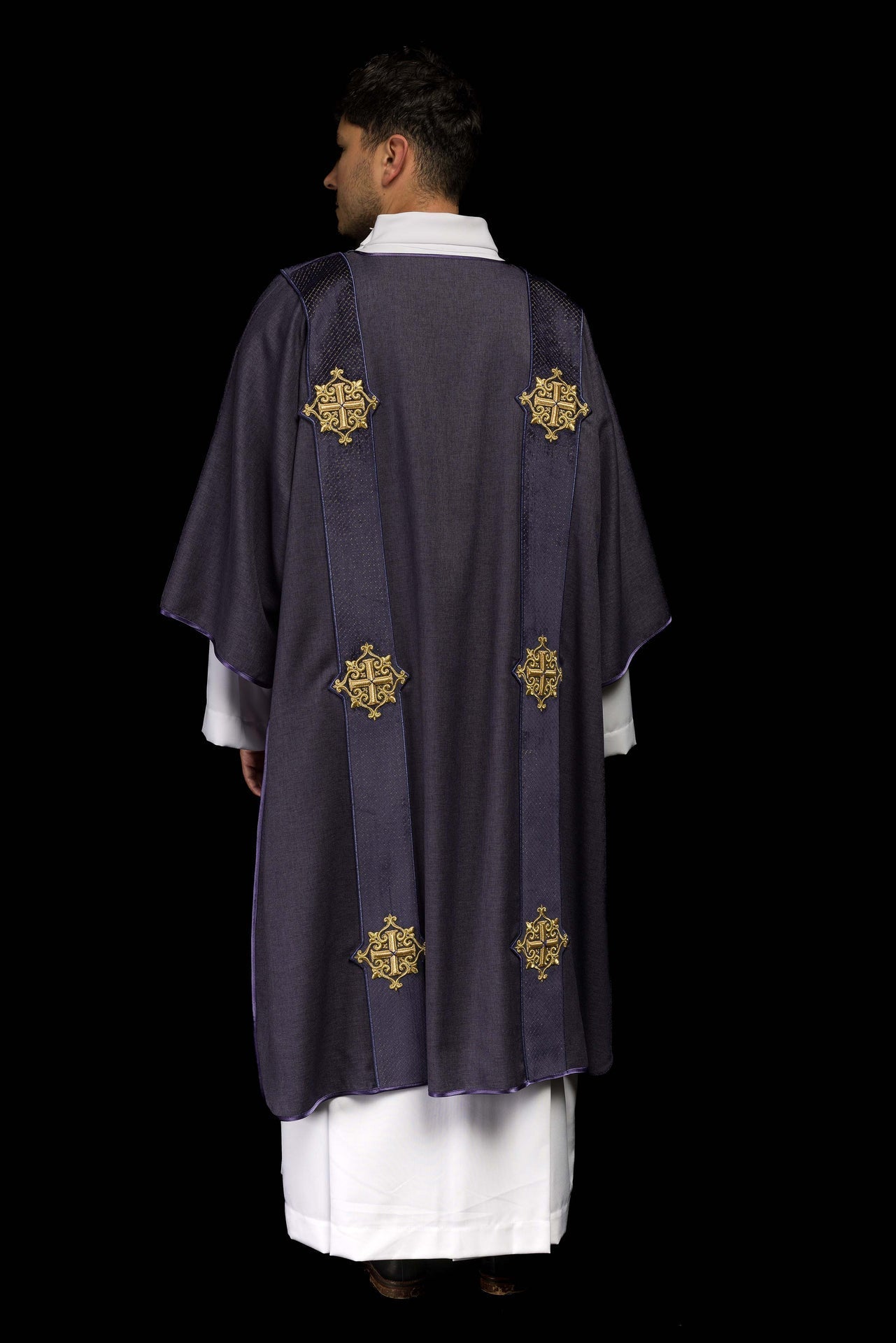 Dalmatyka Liturgiczna Fioletowa z Aksamitnymi Pasami i Krzyżem - alba.pl