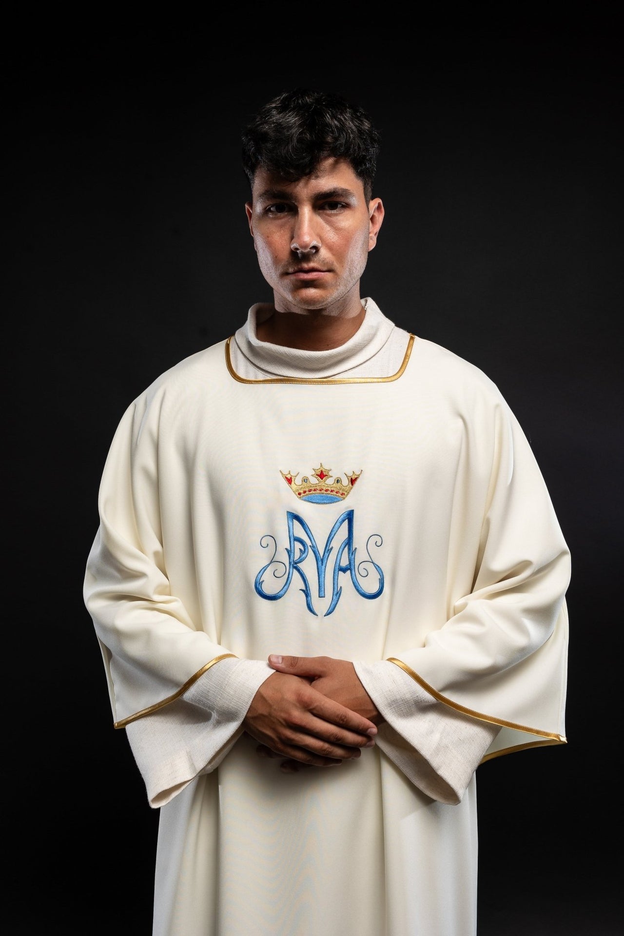 Dalmatyka Liturgiczna z Haftem Maryjnym Złotą Nicią - alba.pl