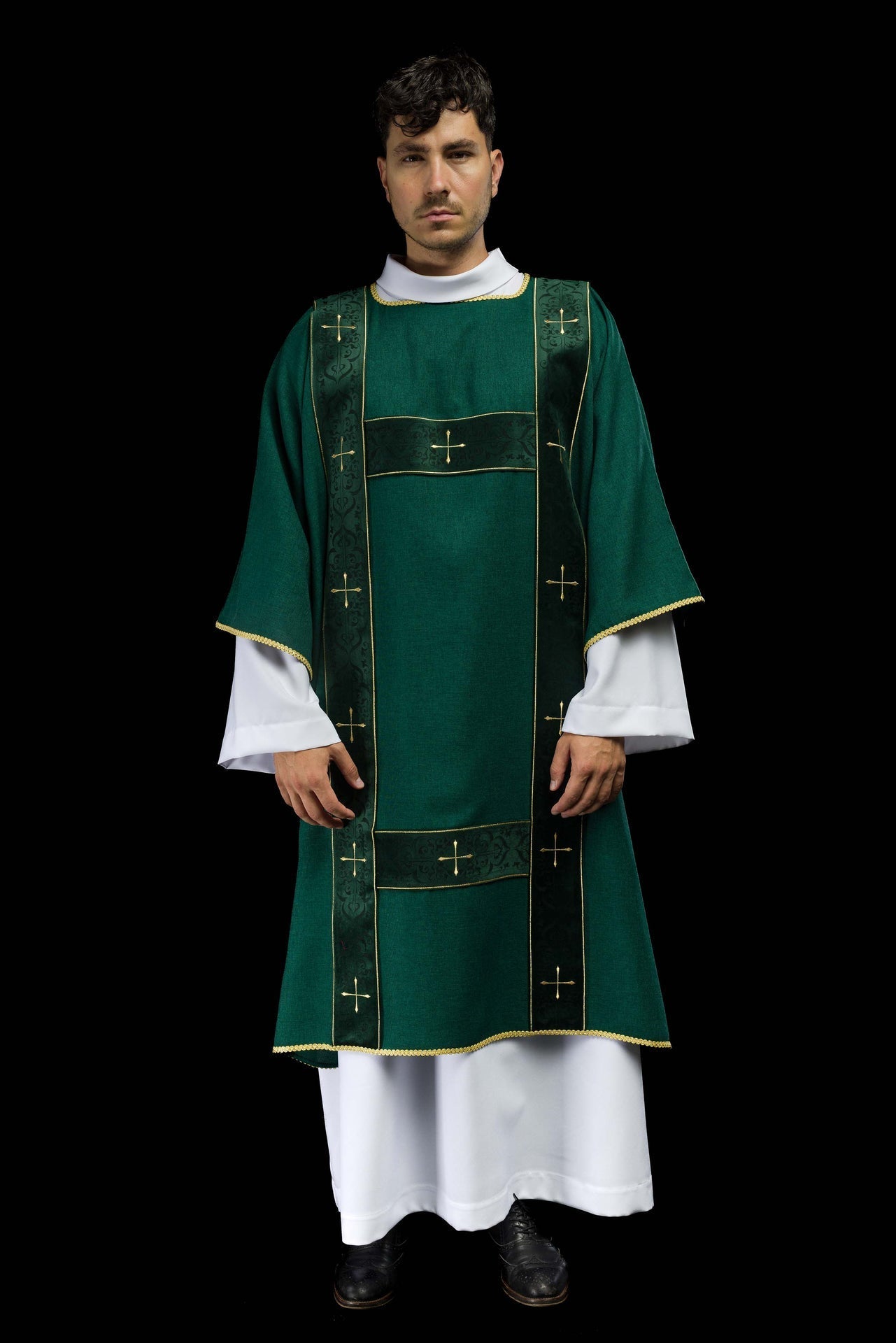 Dalmatyka Liturgiczna Zielona z Aksamitnymi Pasami i Złotym Krzyżem - alba.pl