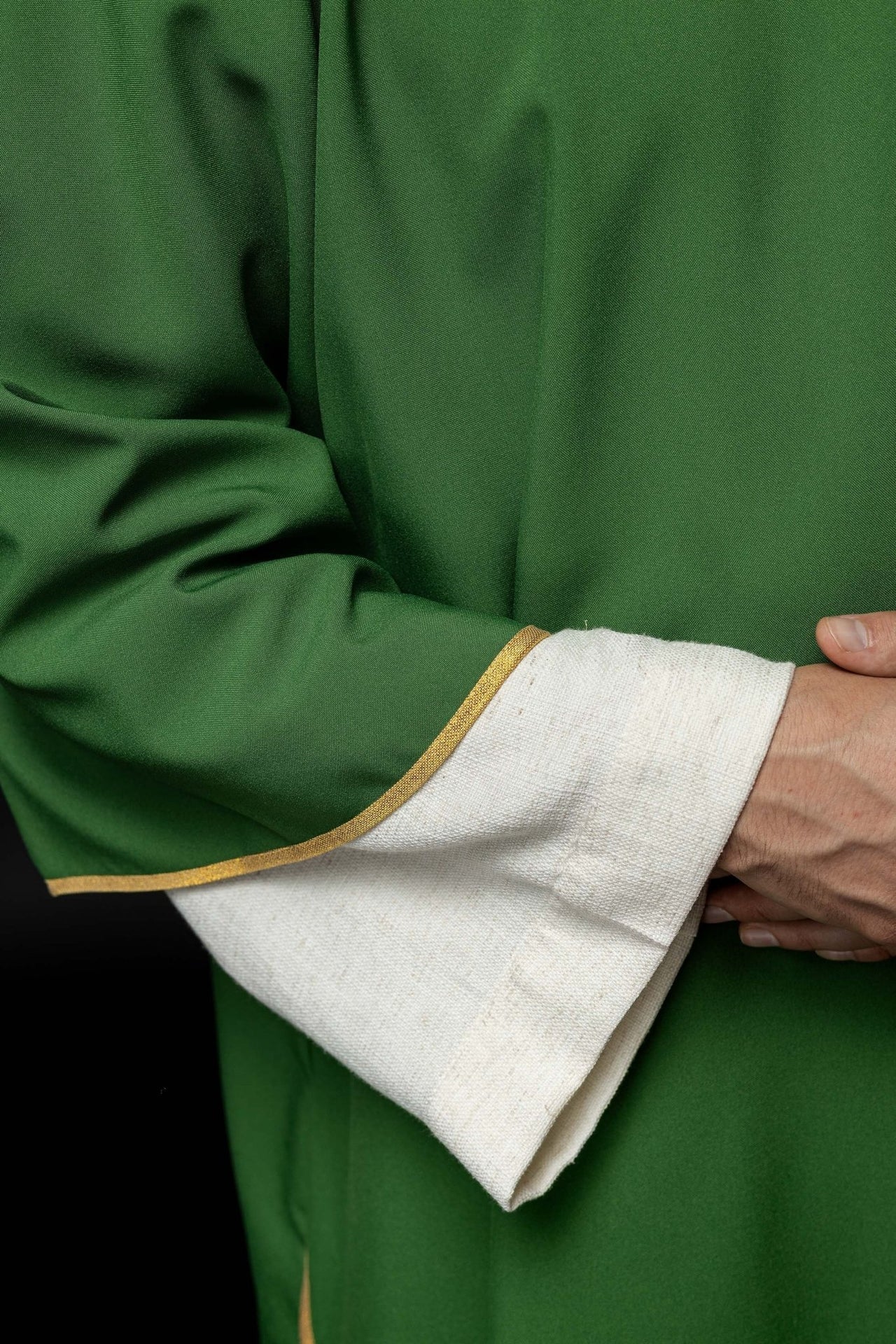 Dalmatyka Liturgiczna Zielona ze Złotą Lamówką - Gładka Tkanina - alba.pl
