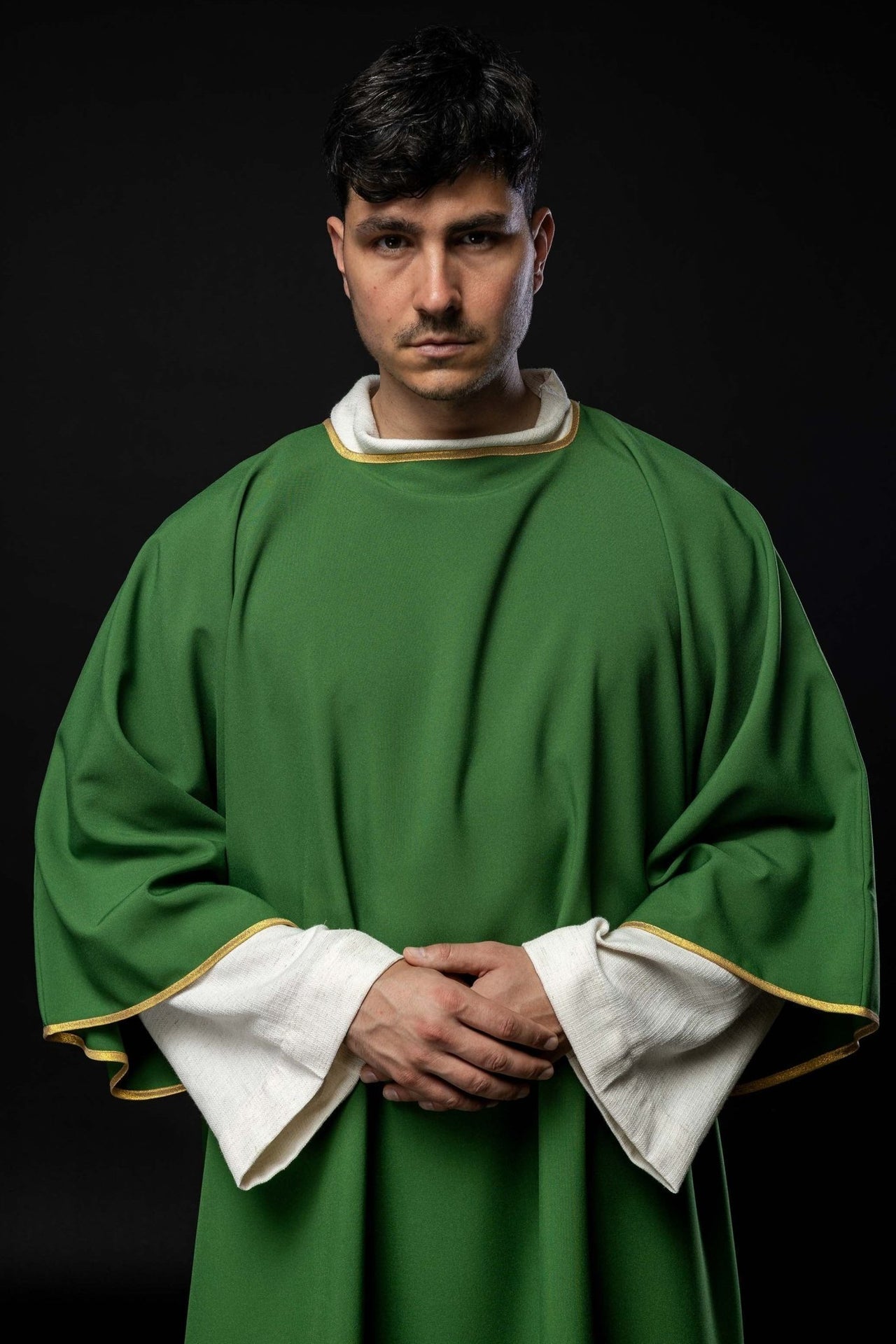 Dalmatyka Liturgiczna Zielona ze Złotą Lamówką - Gładka Tkanina - alba.pl