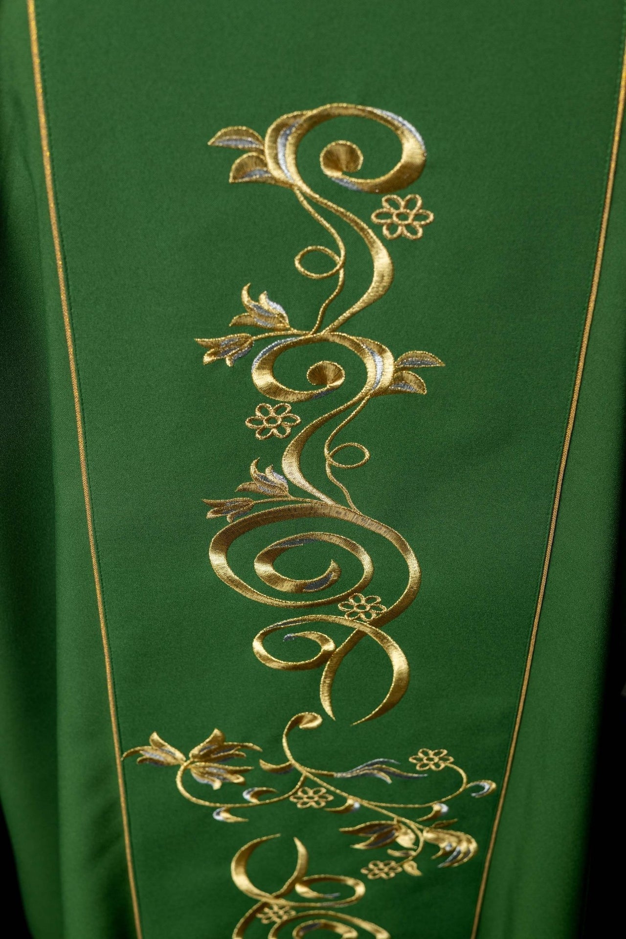 Dalmatyka Zielona z Haftowanym Pasem IHS - Liturgiczna Elegancja - alba.pl