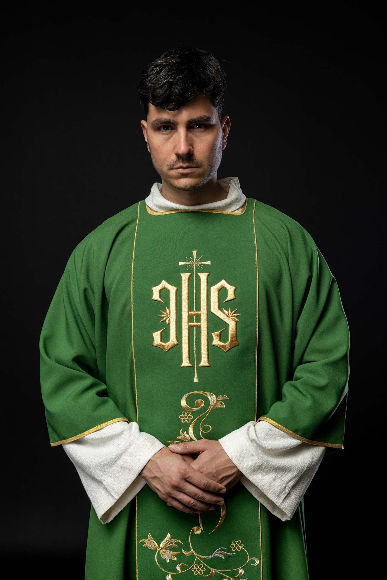 Dalmatyka Zielona z Haftowanym Pasem IHS - Liturgiczna Elegancja - alba.pl