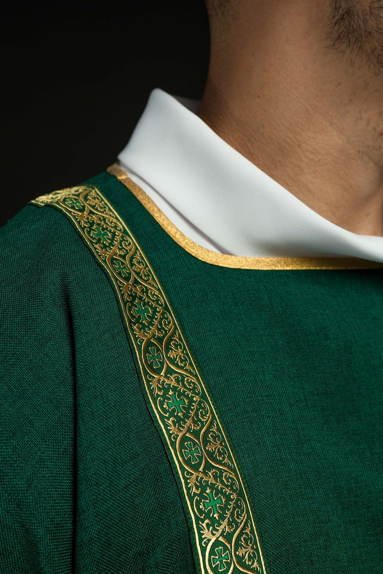 Dalmatyka Zielona ze Złotą Tasiemką Żakardową - Liturgiczna - alba.pl