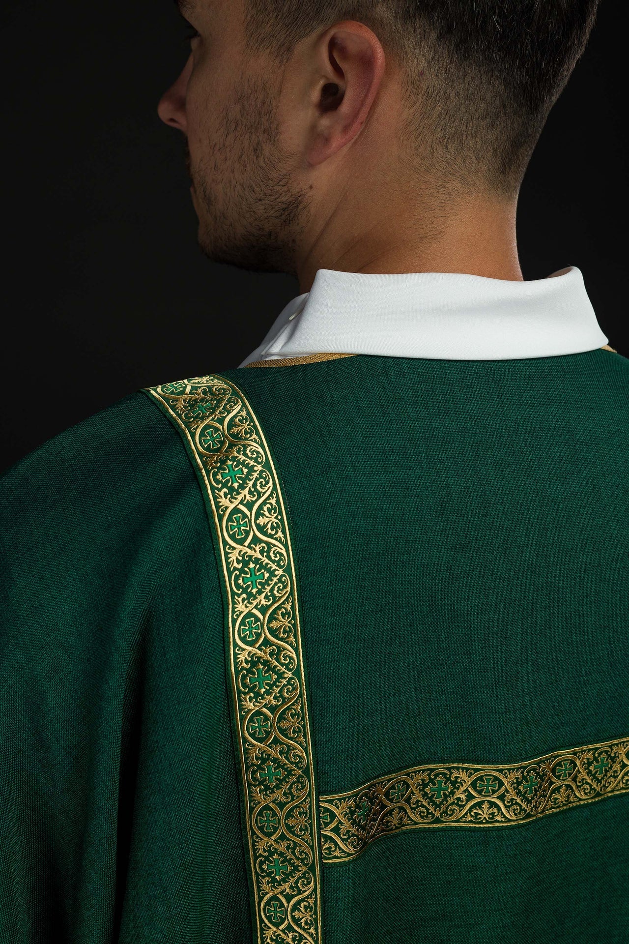 Dalmatyka Zielona ze Złotą Tasiemką Żakardową - Liturgiczna - alba.pl