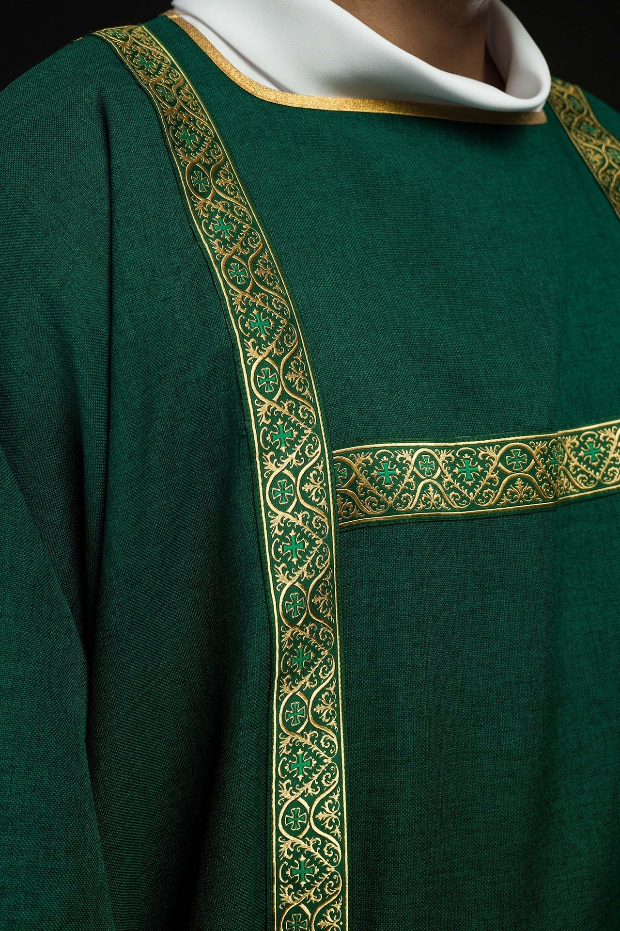 Dalmatyka Zielona ze Złotą Tasiemką Żakardową - Liturgiczna - alba.pl